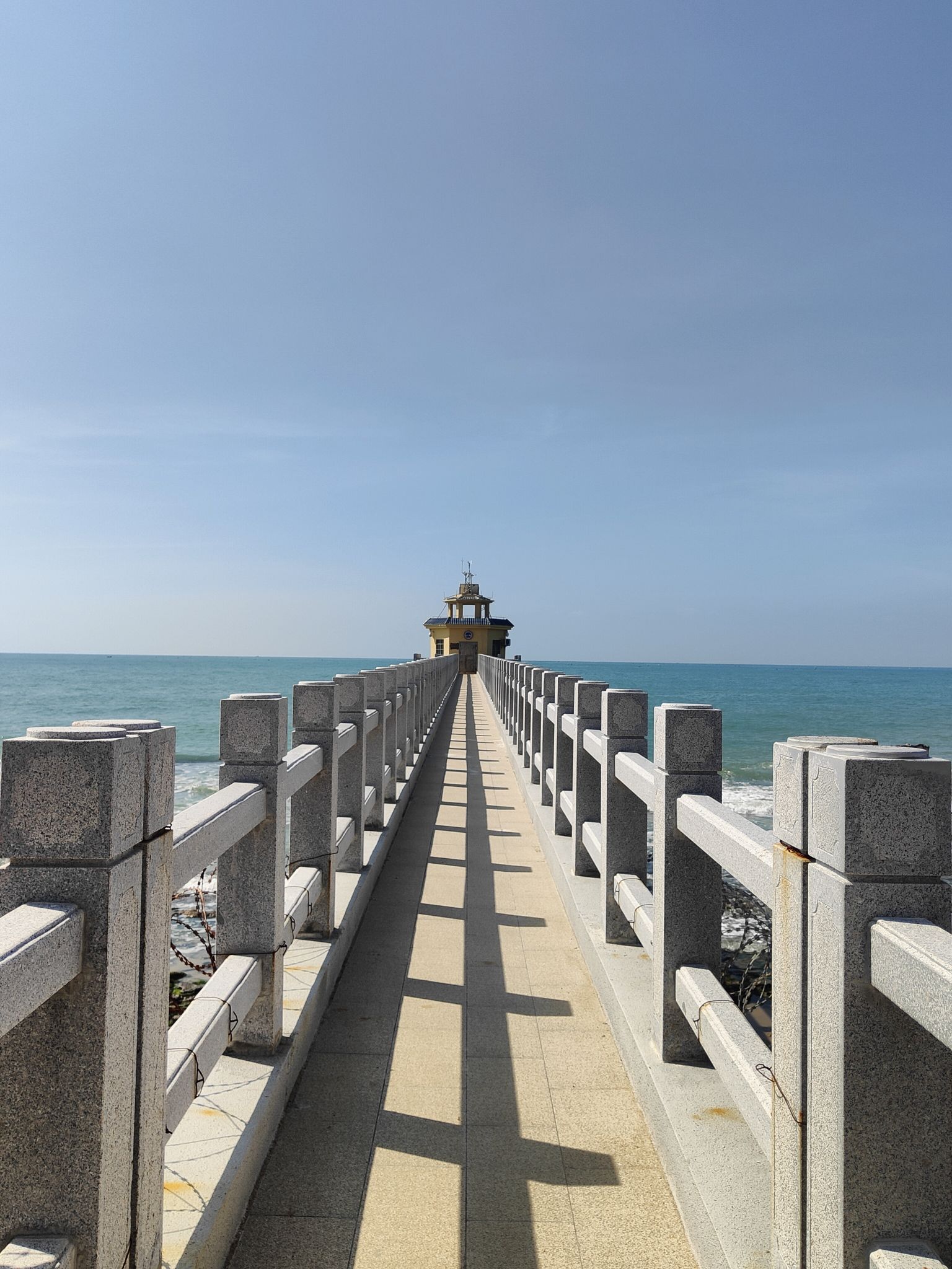 莺歌海灯塔