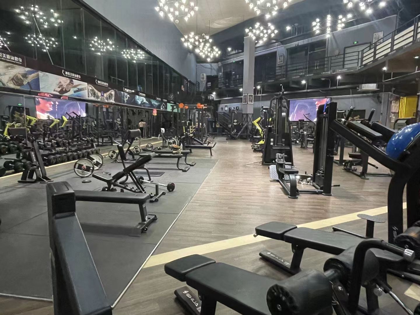 沁悦美游泳健身