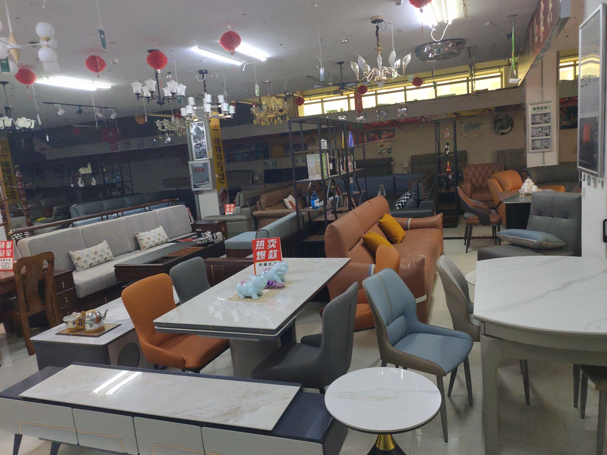 木王梁红家具店(盛世大厦店)