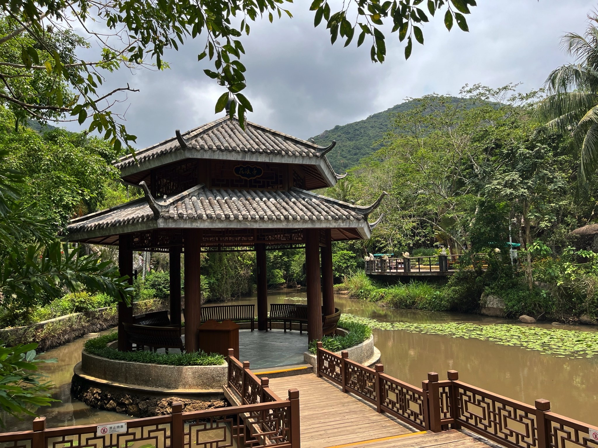 亚龙湾热带天堂森林公园-花溪亭
