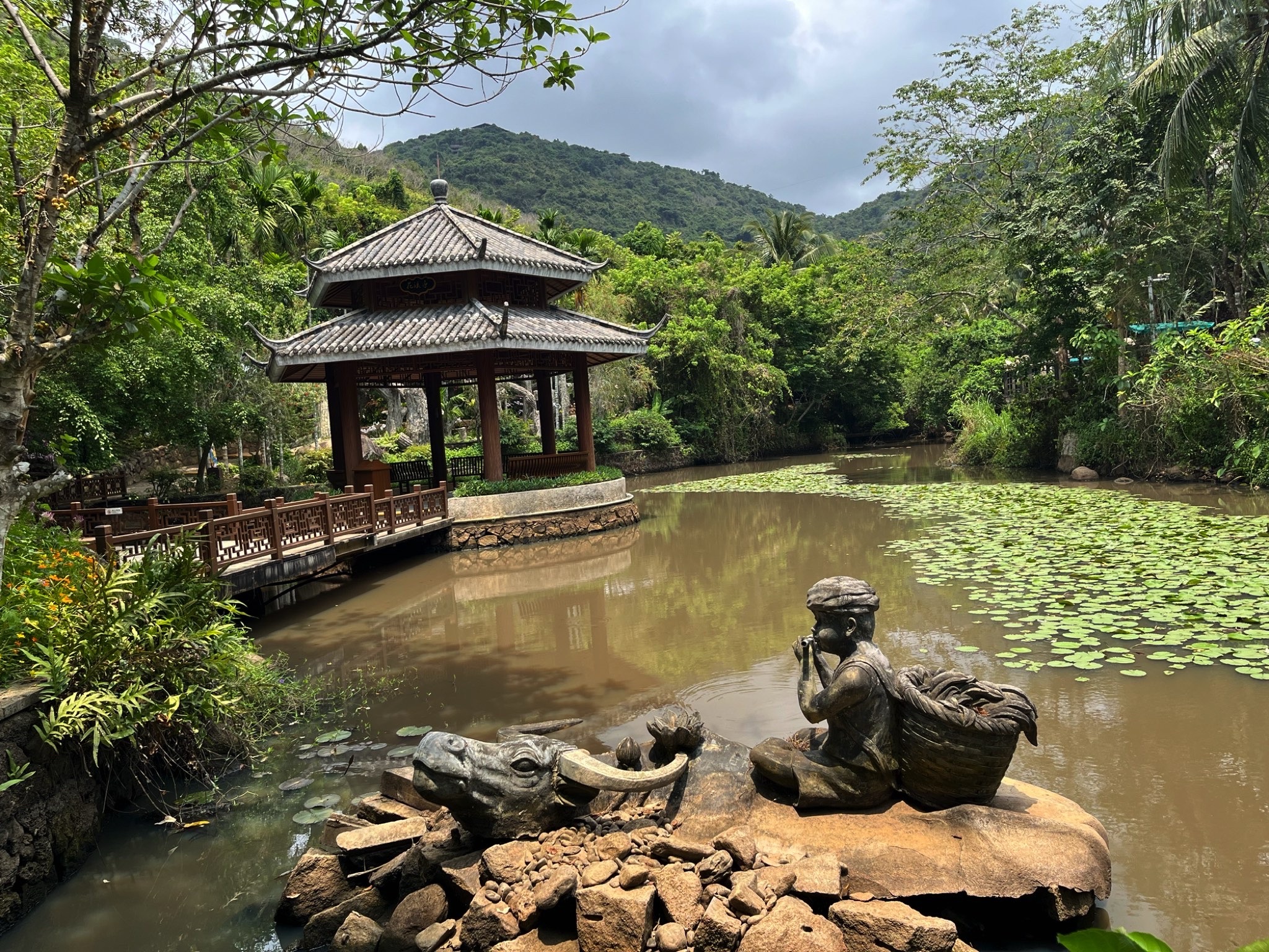 亚龙湾热带天堂森林公园-花溪亭