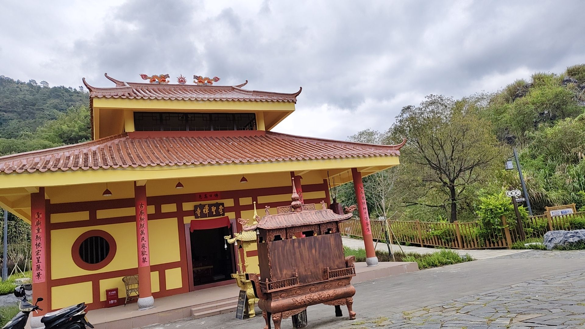 龙岩洞