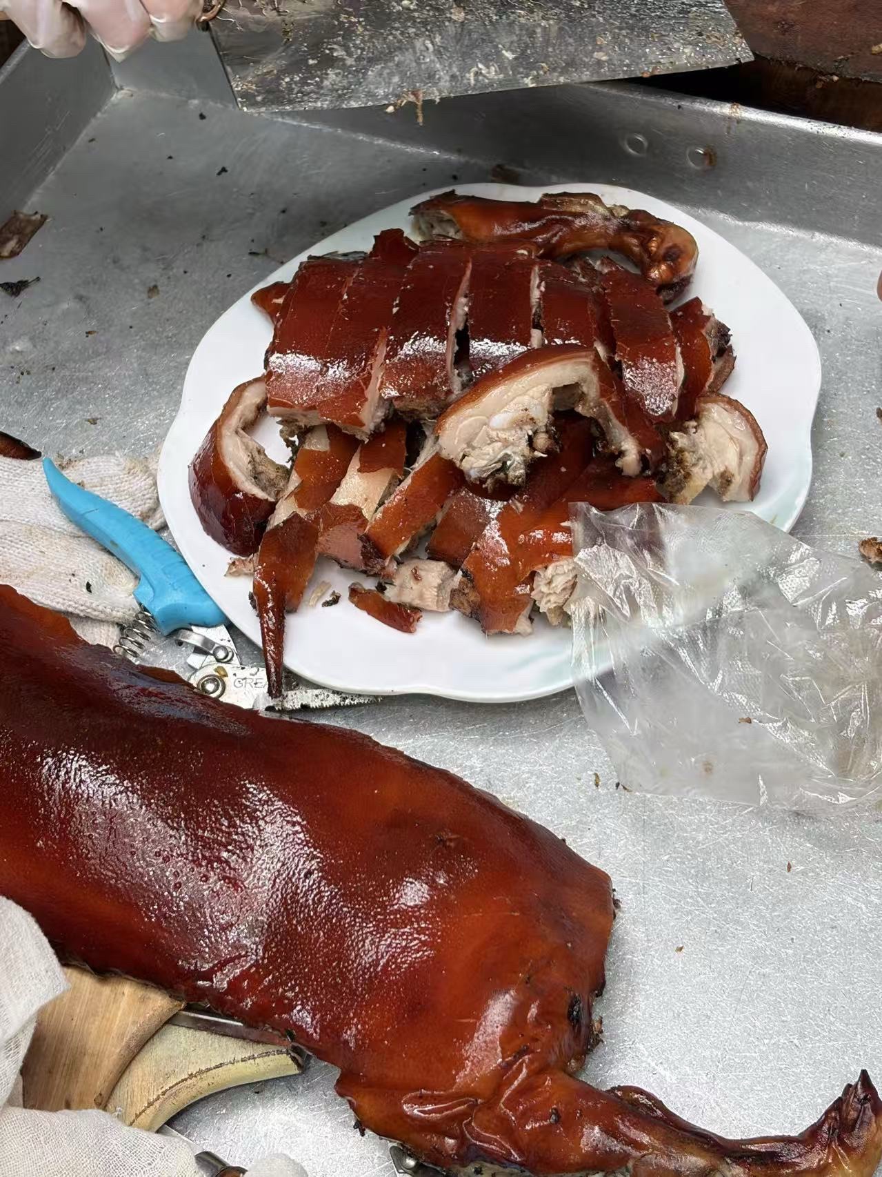 四更周店烤乳猪分店