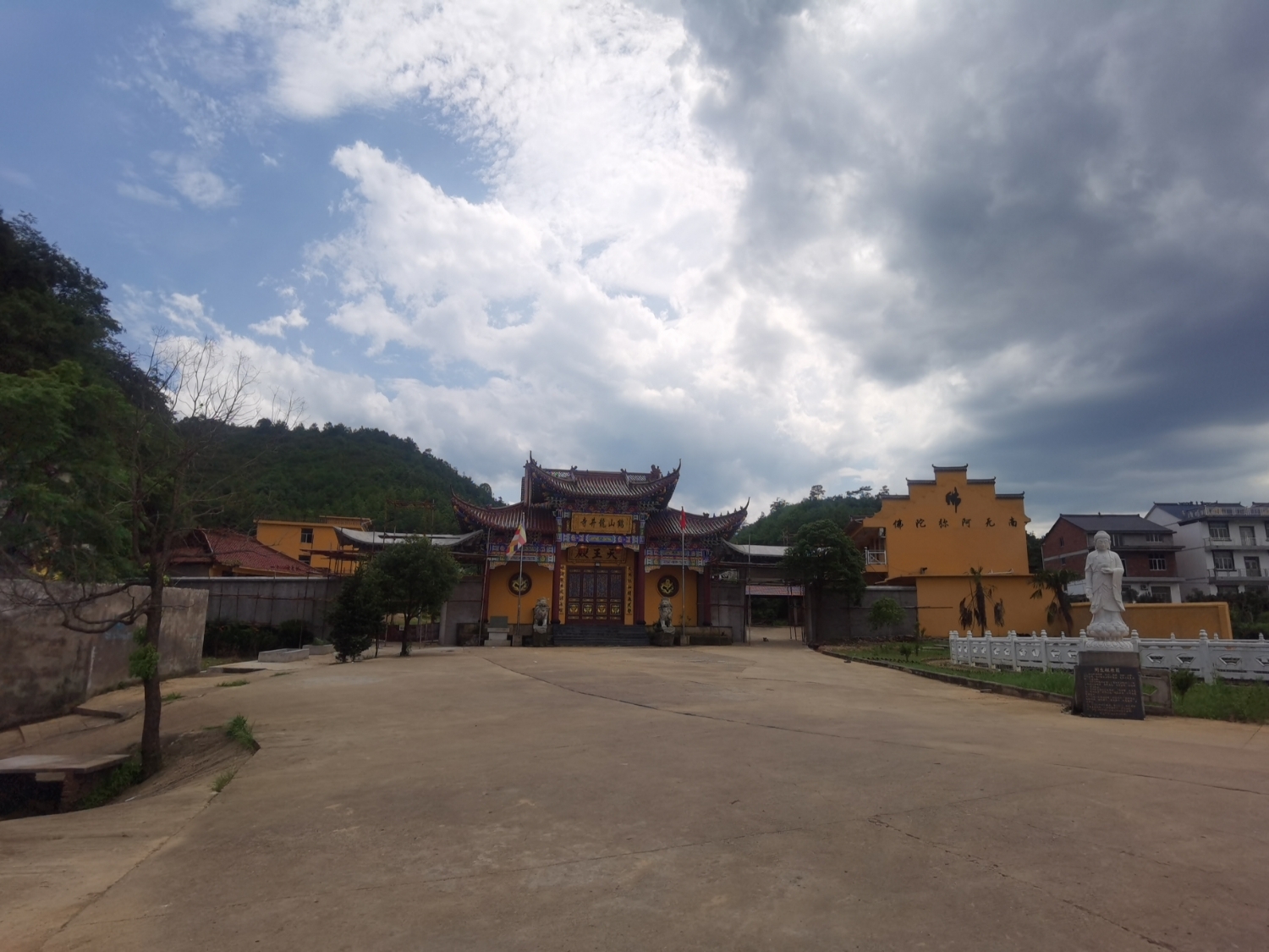 广丰鹤山龙井寺