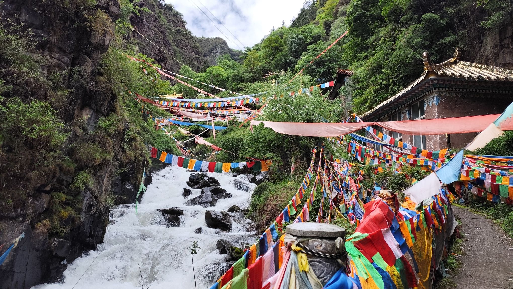 毗卢遮那圣窟旅行图片 3