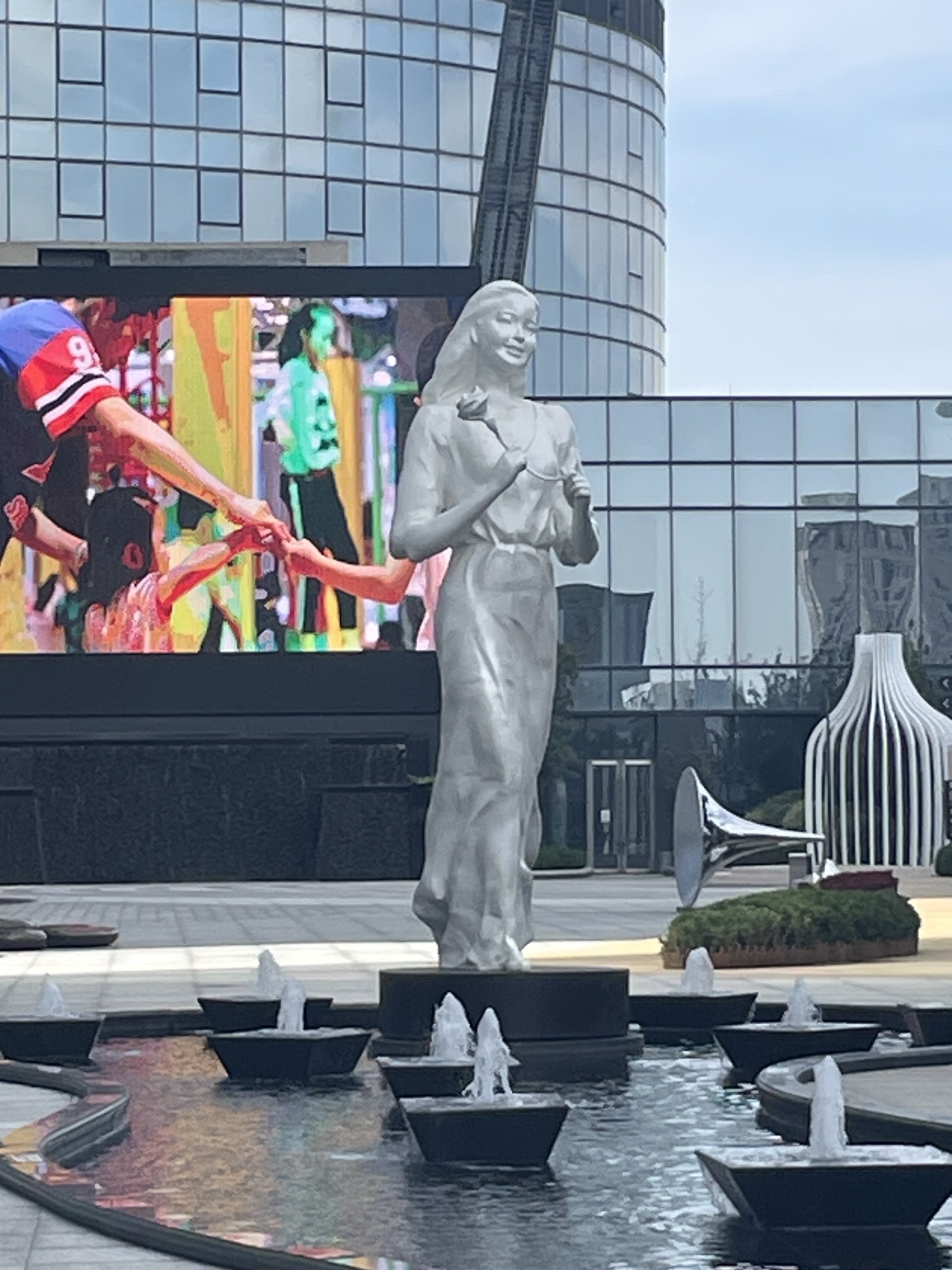 邓丽君空中花园旅行图片 1