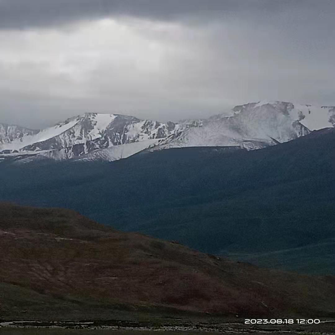 马与雪山观景台