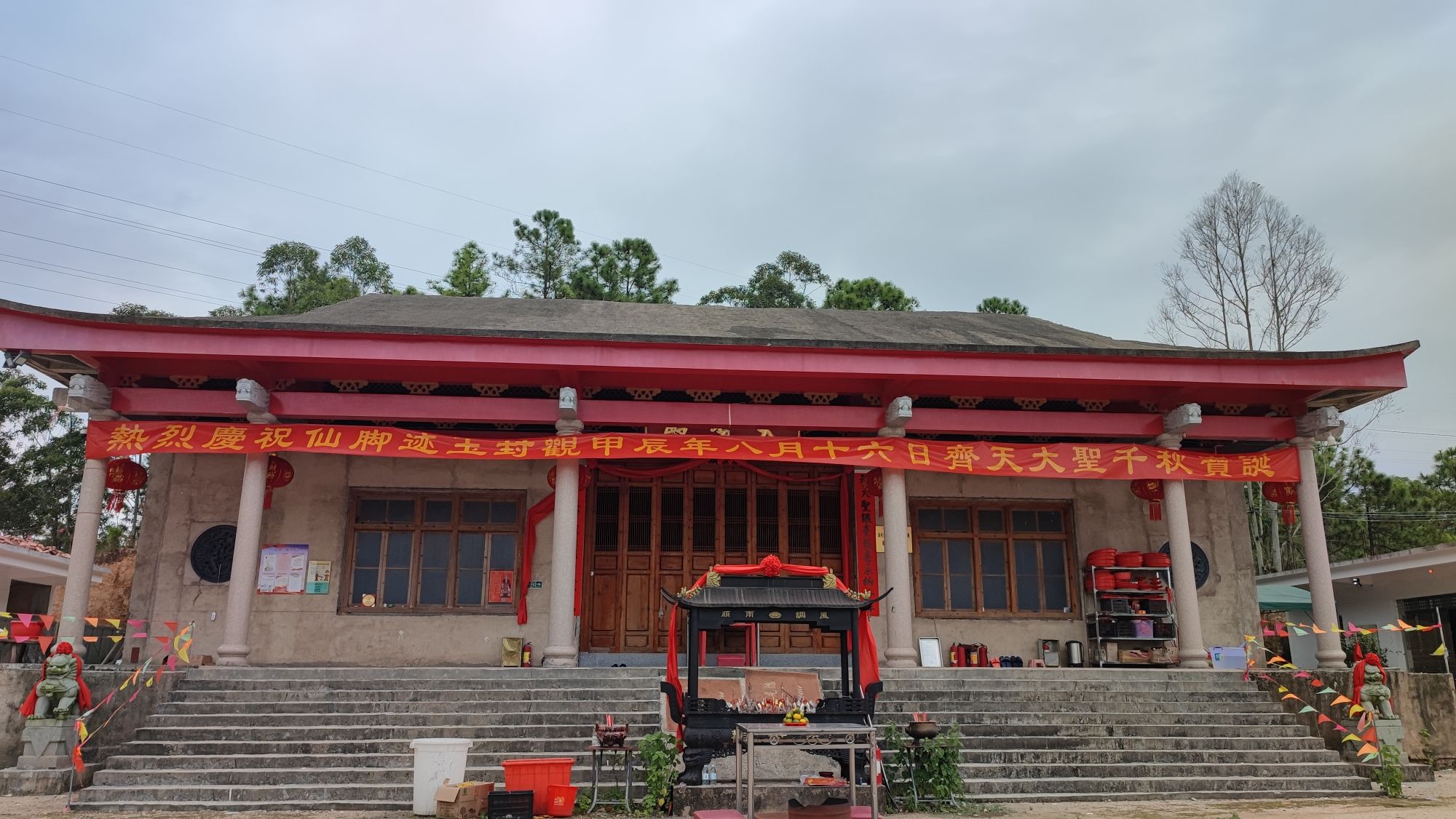 汕尾市城区仙脚迹山玉封观实景照片
