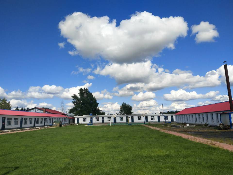 双鸭山市滨河学校