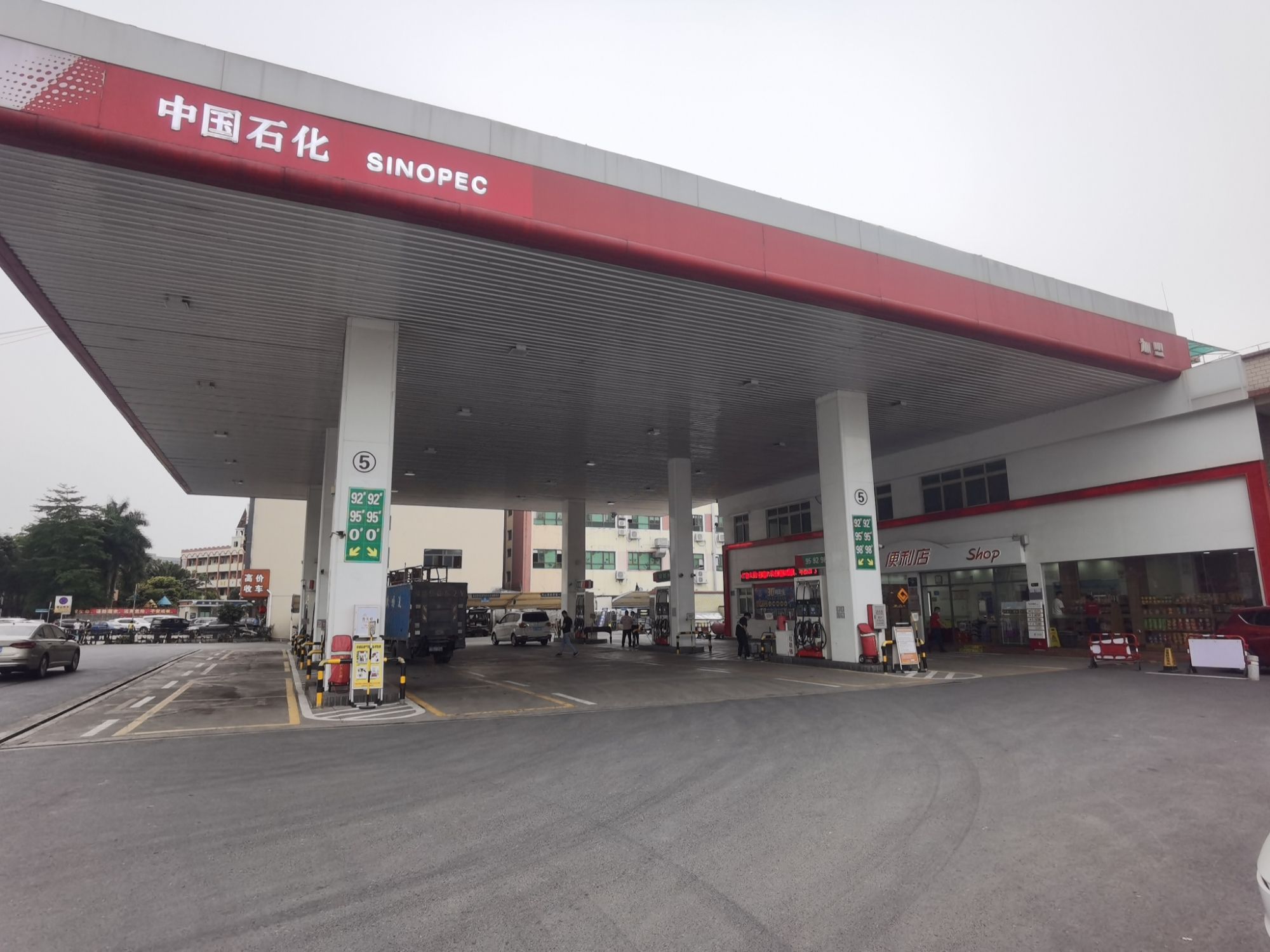 中国石化龙背岭加油站