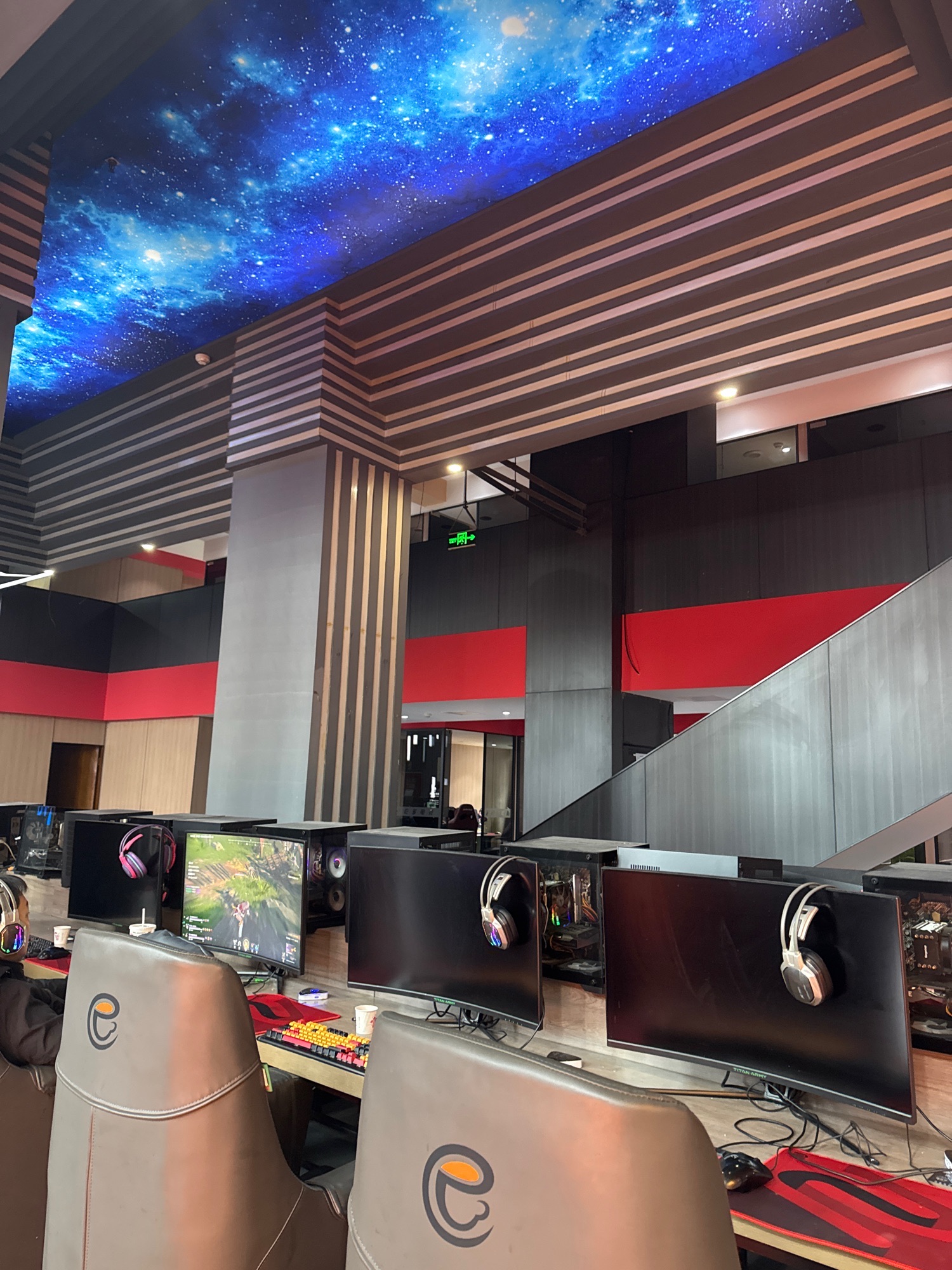 吉伦多网吧(玫瑰小镇店)