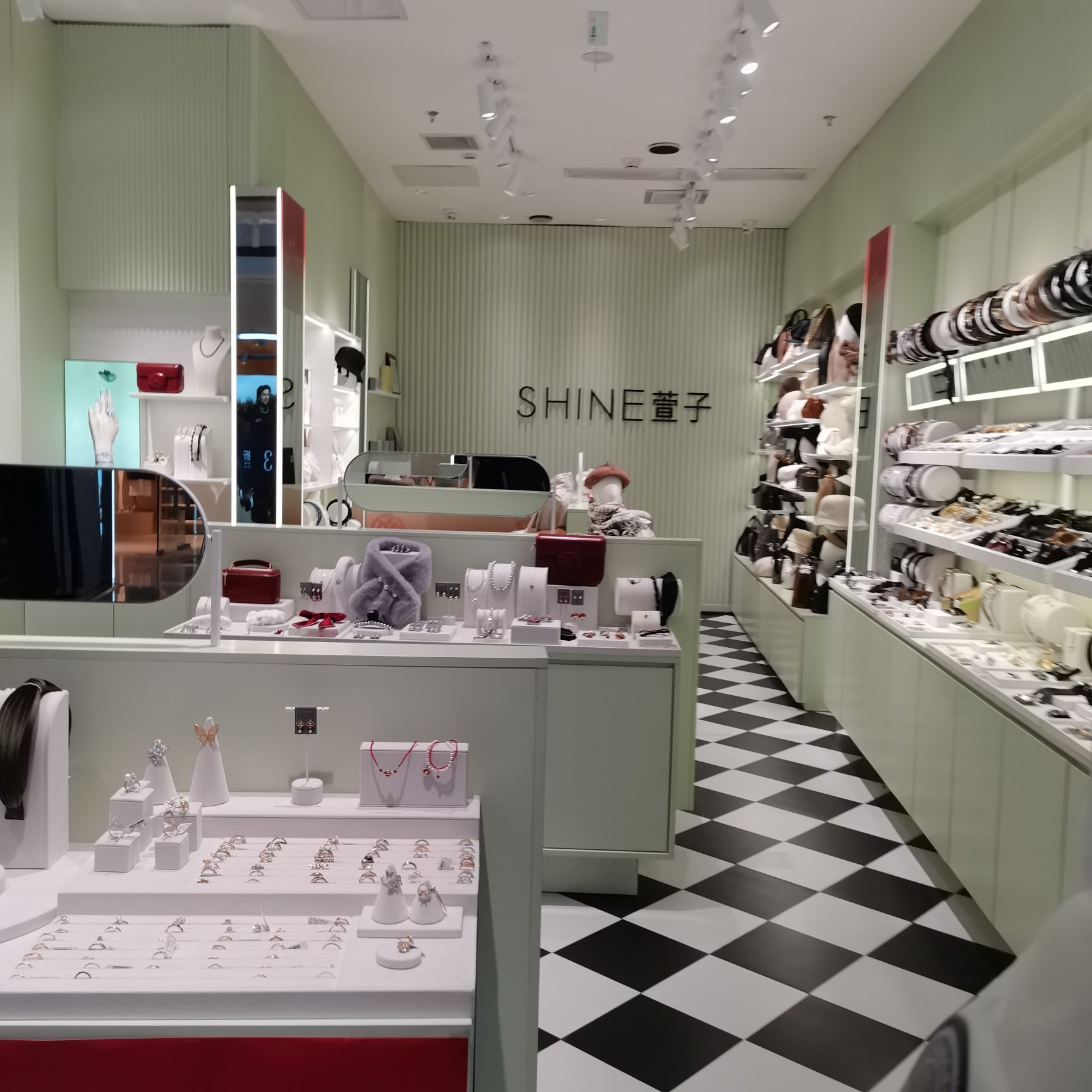 萱子饰品(荆州古城万达广场店)