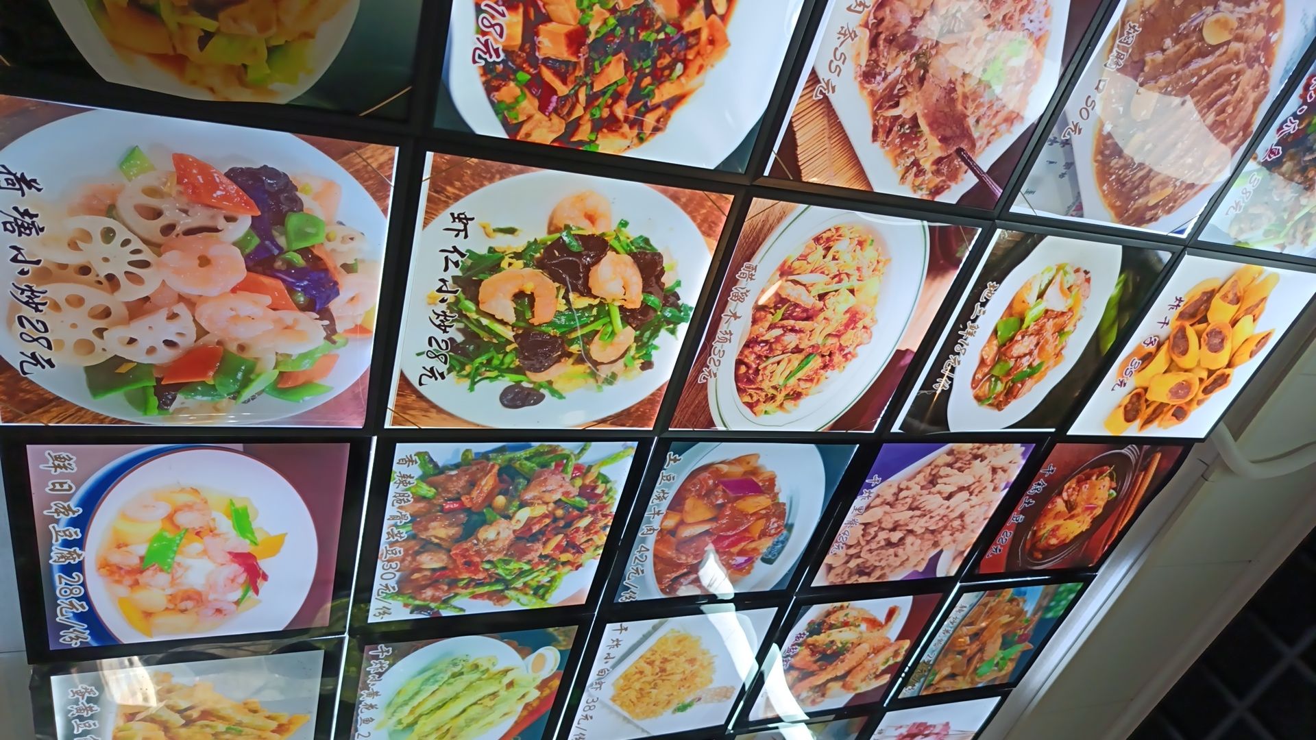 宇扬清真火锅烧烤(龙庭西府小区店) - 西街街道便民圈栖邻生活圈餐饮服务服务点实景照片