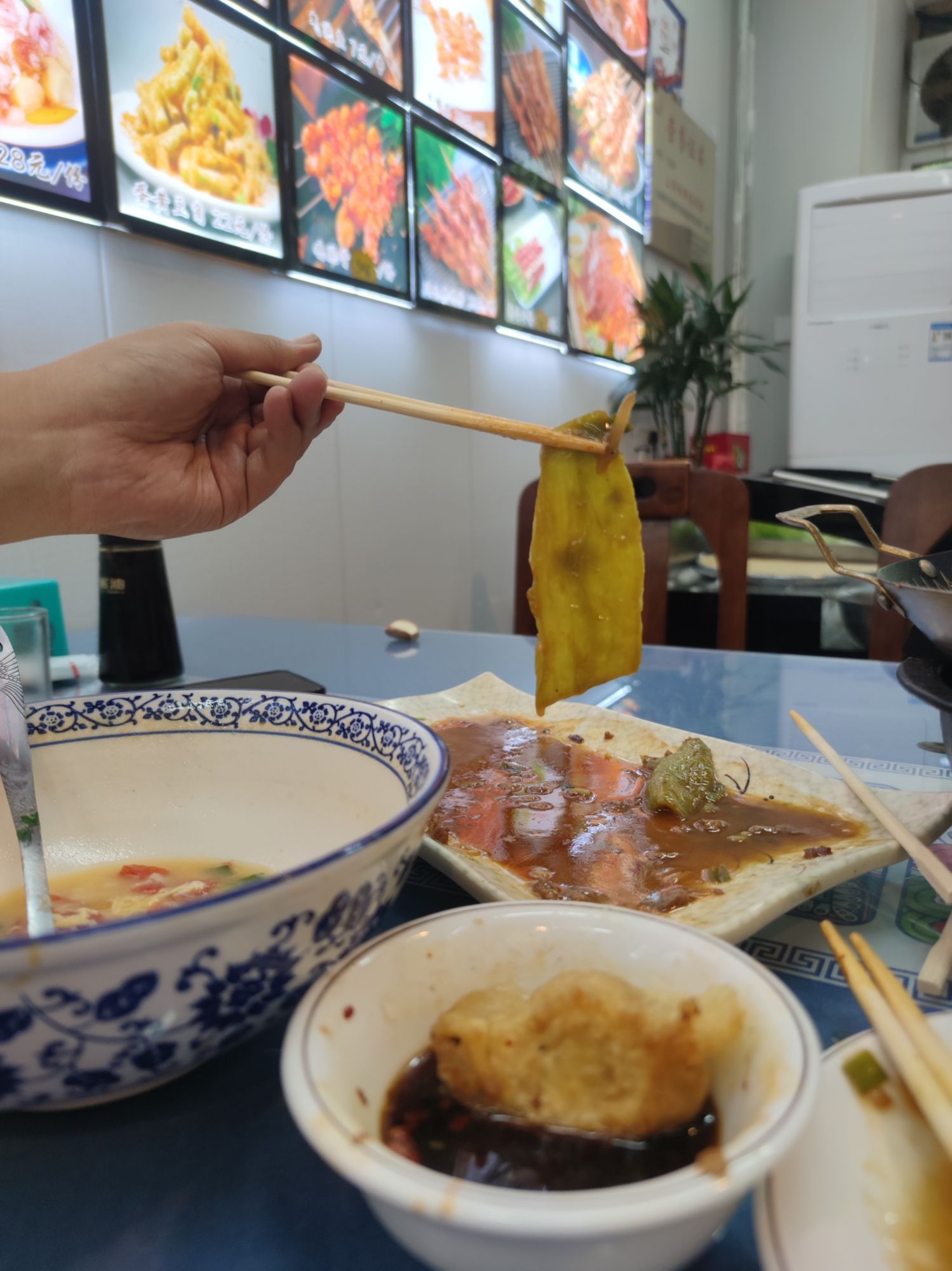 宇扬清真火锅烧烤(龙庭西府小区店) - 西街街道便民圈栖邻生活圈餐饮服务服务点实景照片