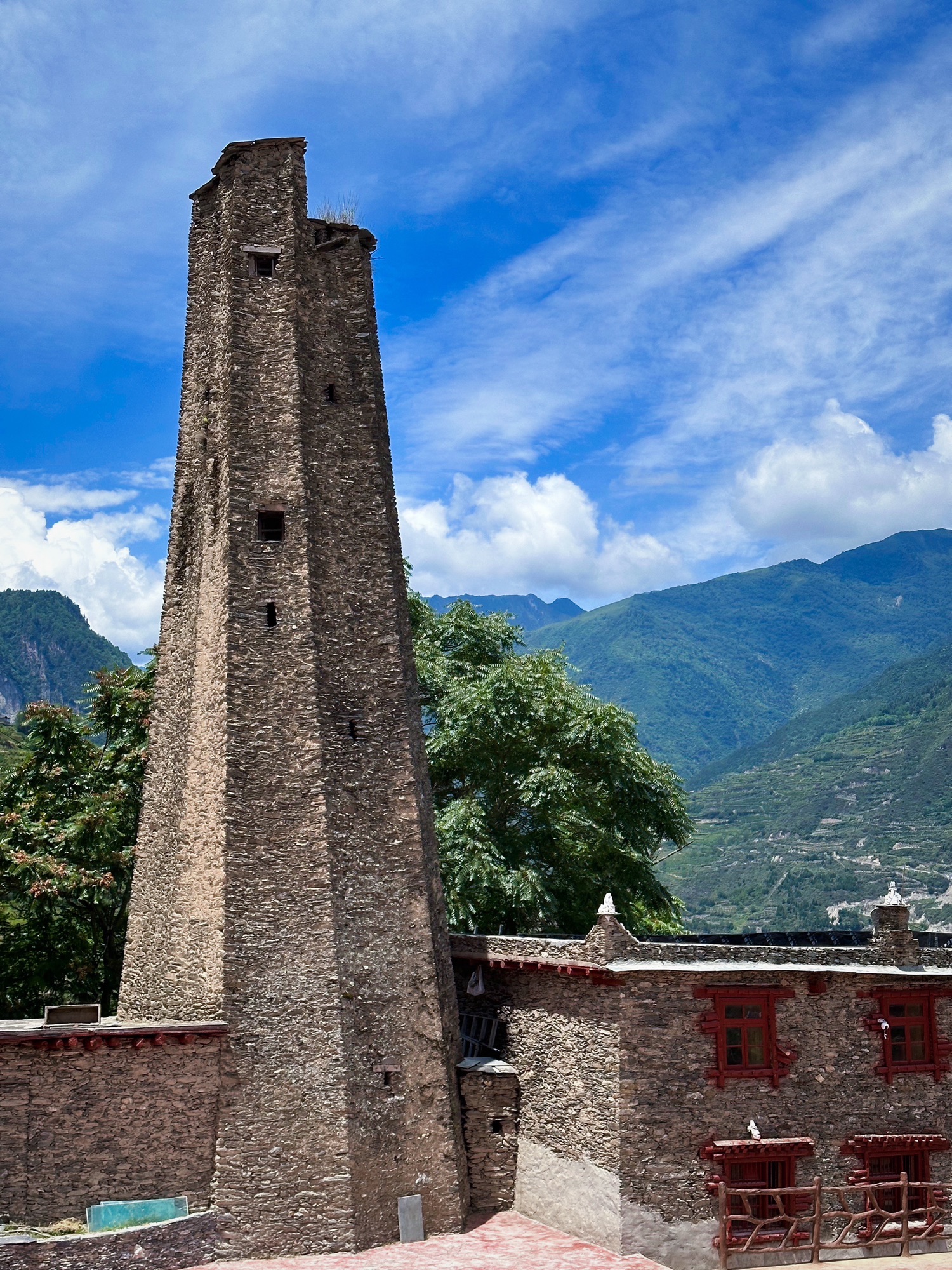 阿坝羌寨碉群黑虎鹰嘴河碉群旅行图片 2