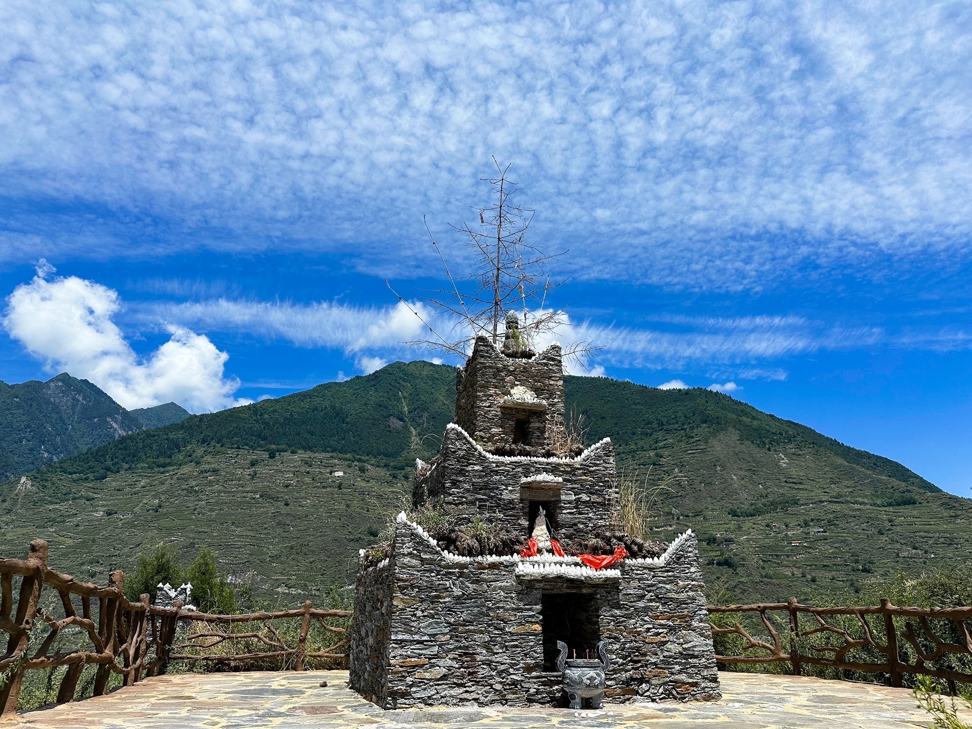 阿坝羌寨碉群黑虎鹰嘴河碉群旅行图片 1