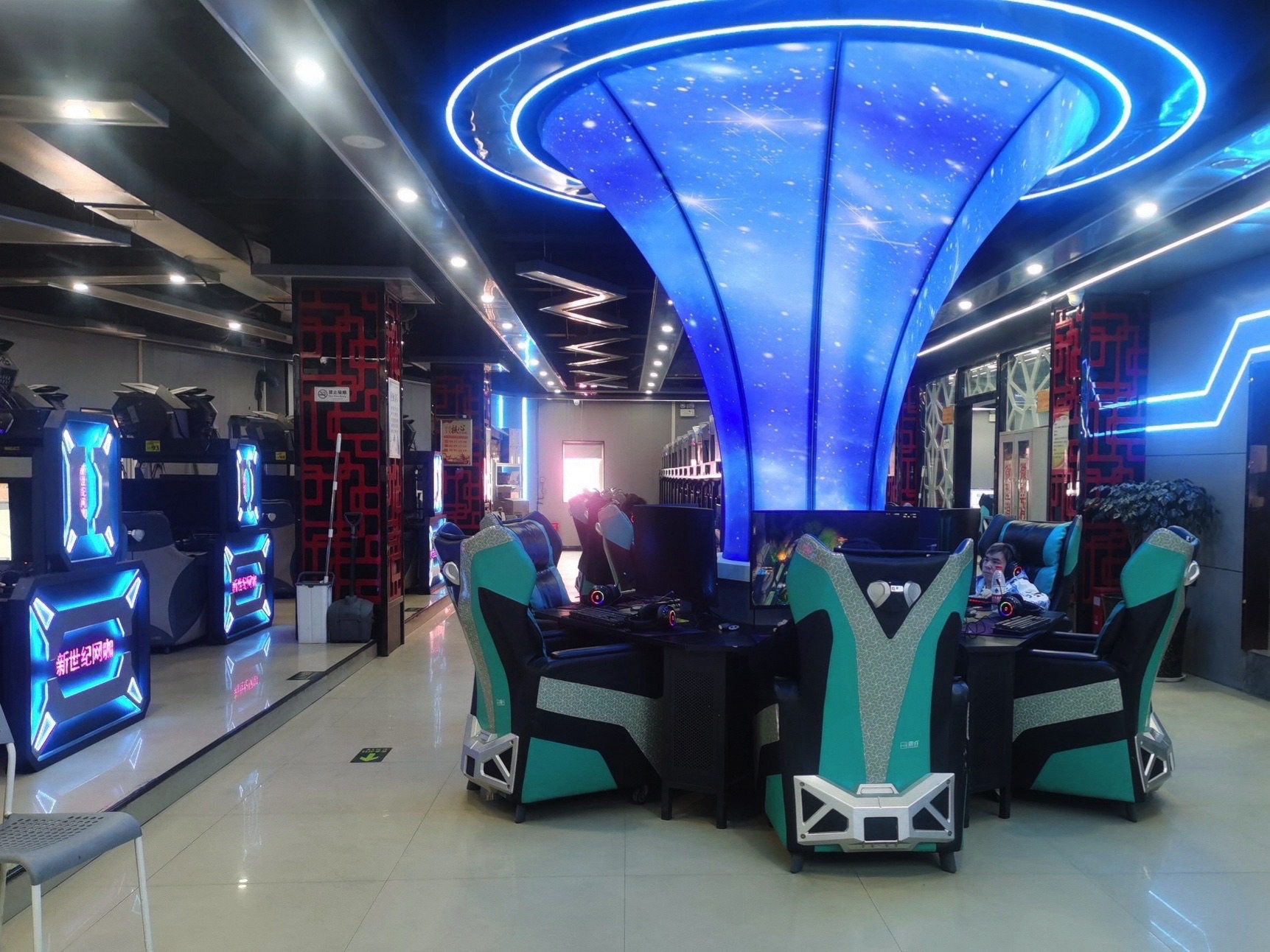 新世纪网络休闲会所(解放路店)
