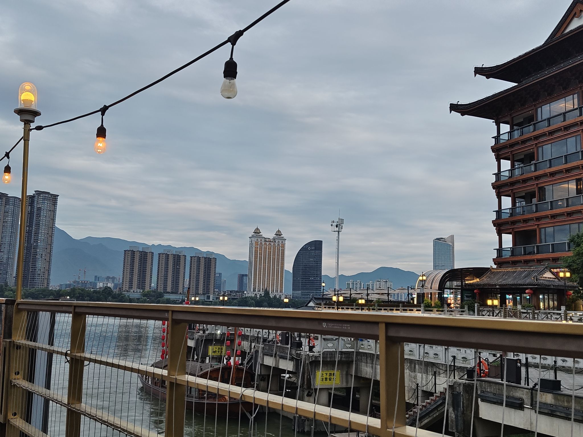 富春江夜游旅行图片 1