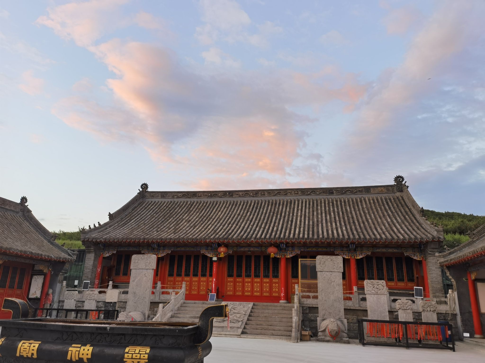 灵神庙实景照片