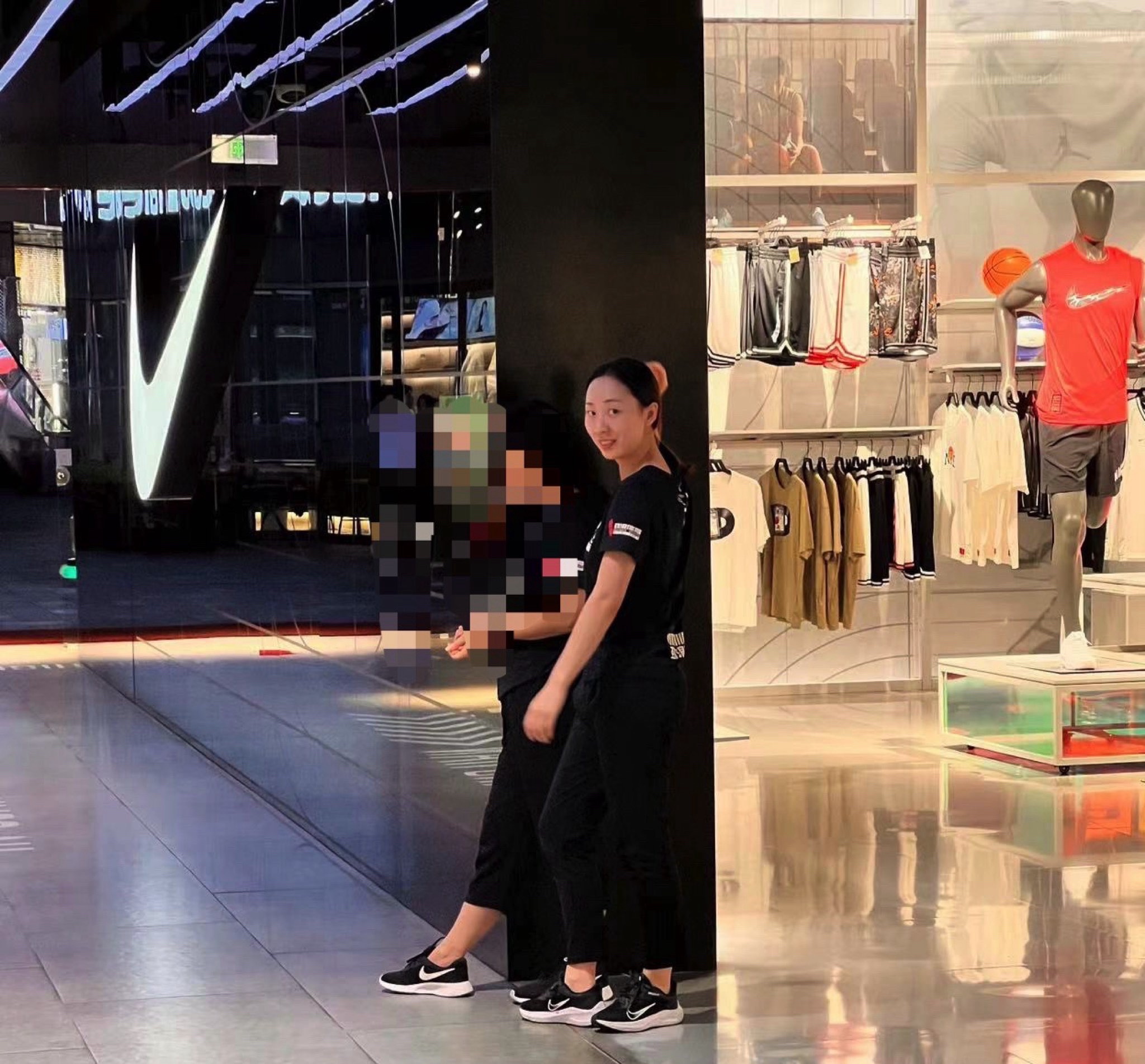 劲浪体育(广汉银座城市中心店)