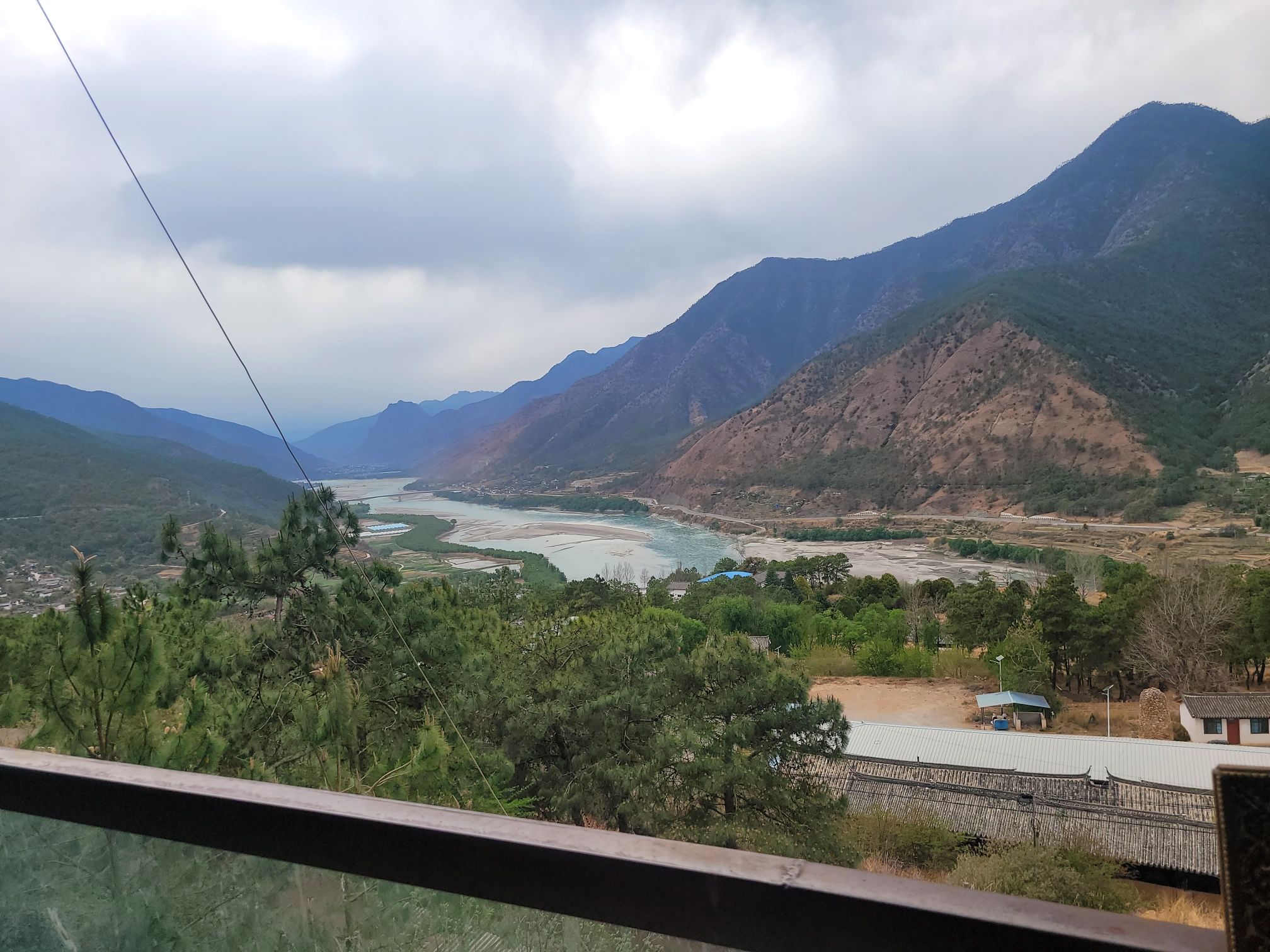 茶马古道三股水冒金地景点