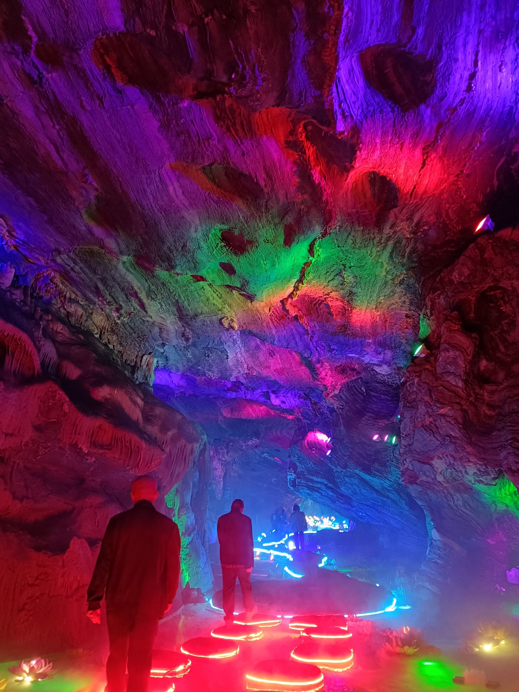 布甲溶洞旅行图片 3