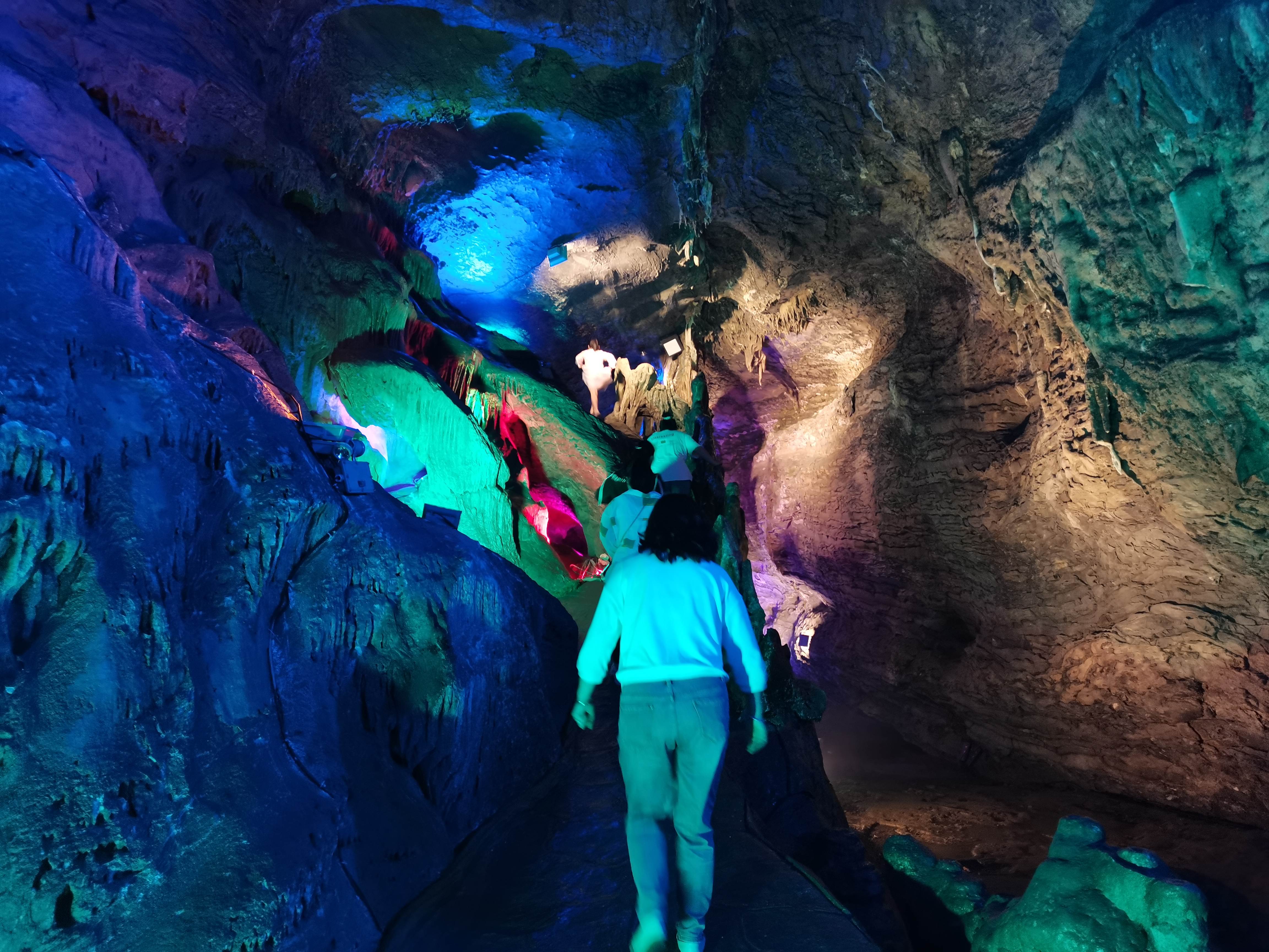 布甲溶洞旅行图片 3