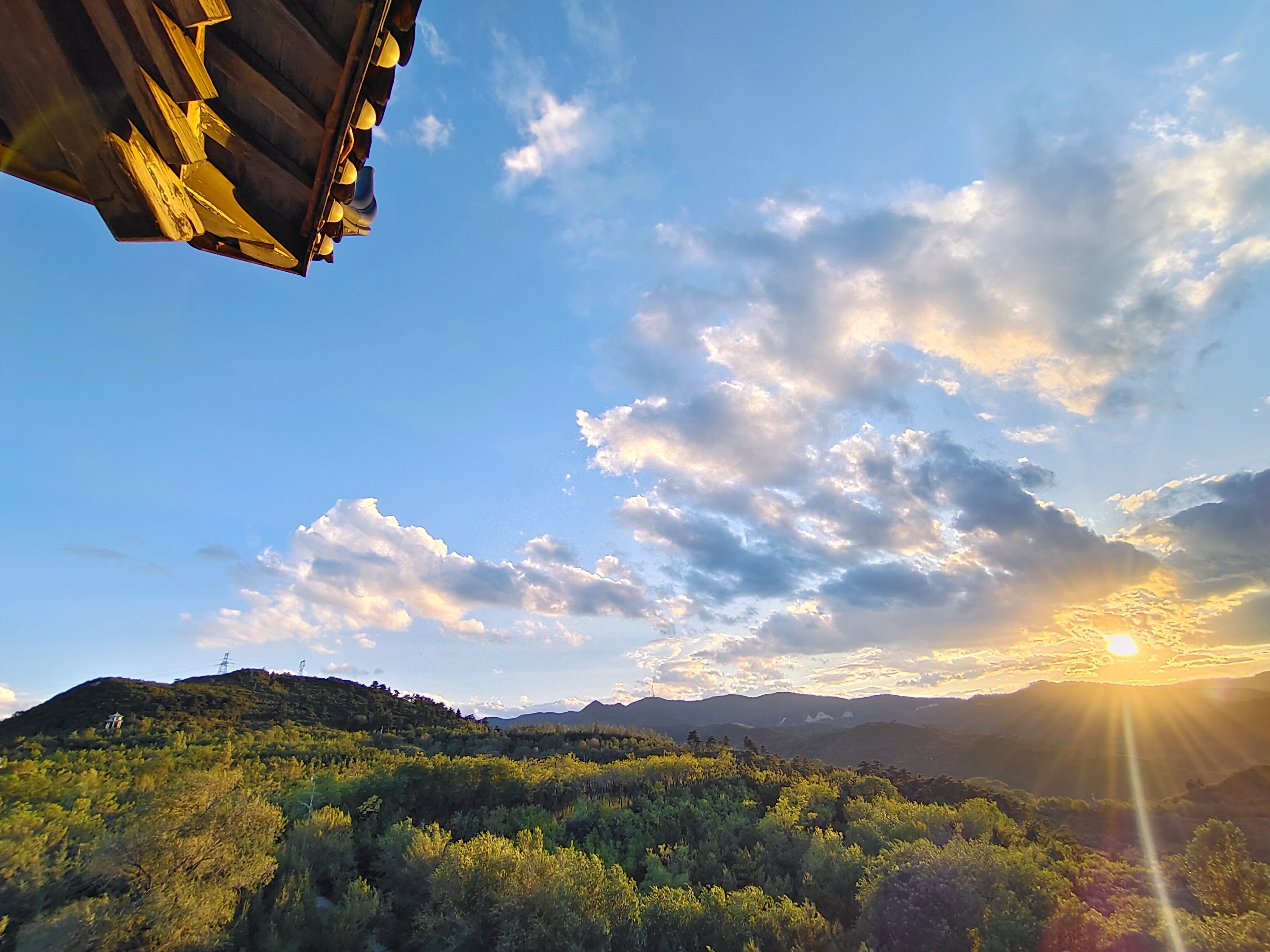 九院狼坡狮子崖生态景区