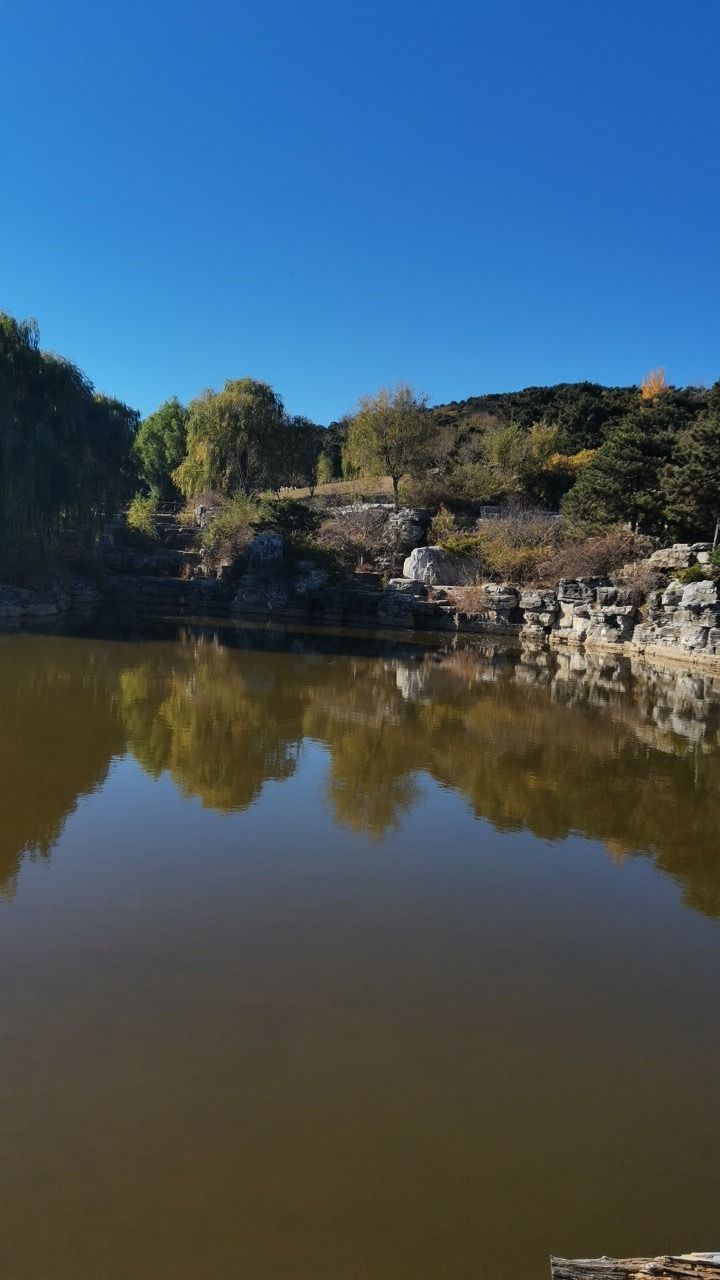 西山森林公园-门区瀑布