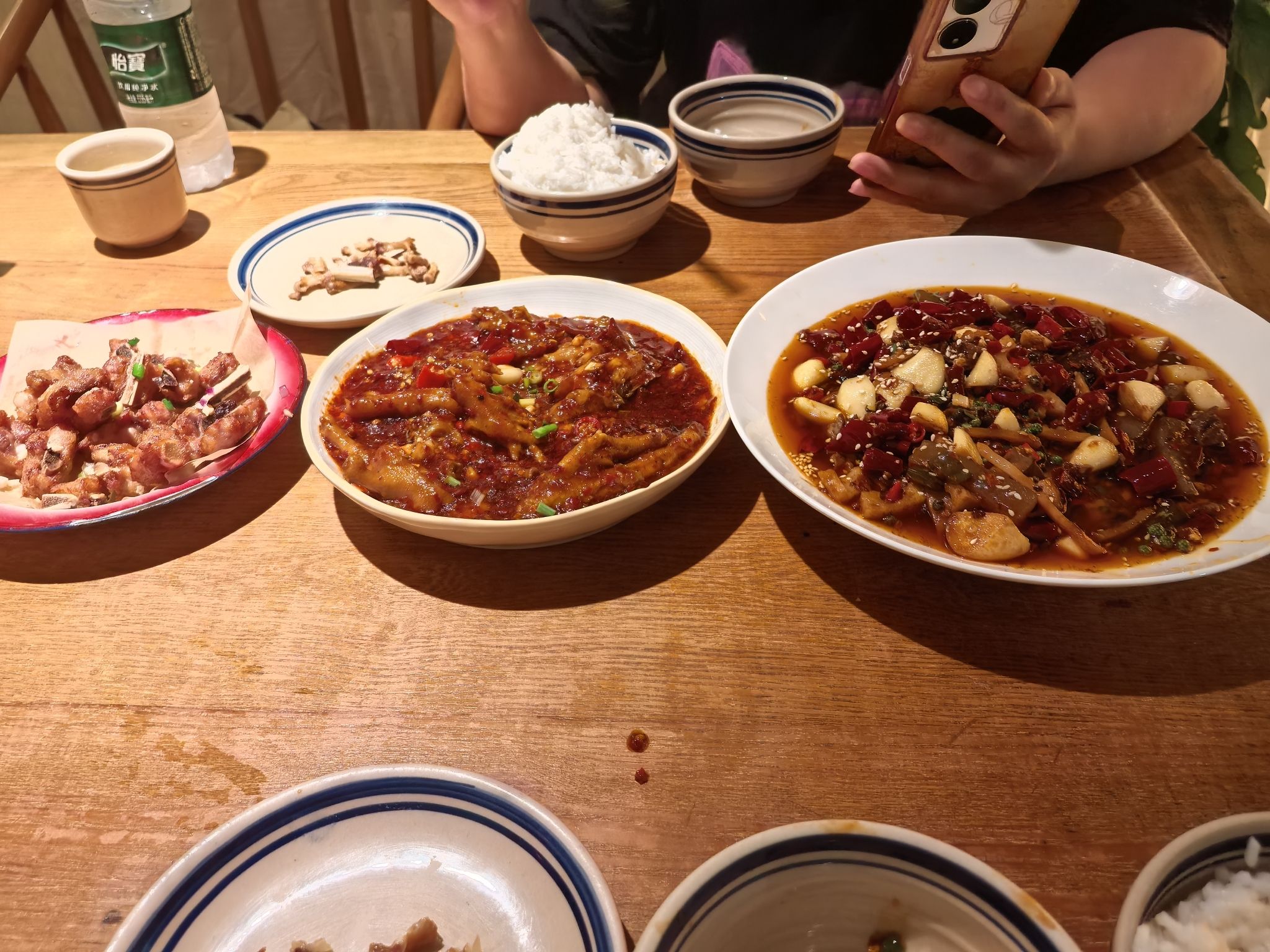 月半小酒馆(迎宾路店)