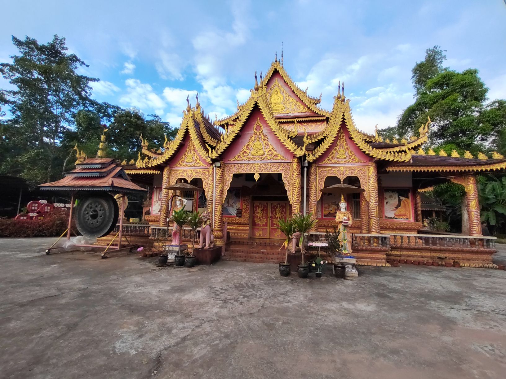 曼龙勒佛寺实景照片