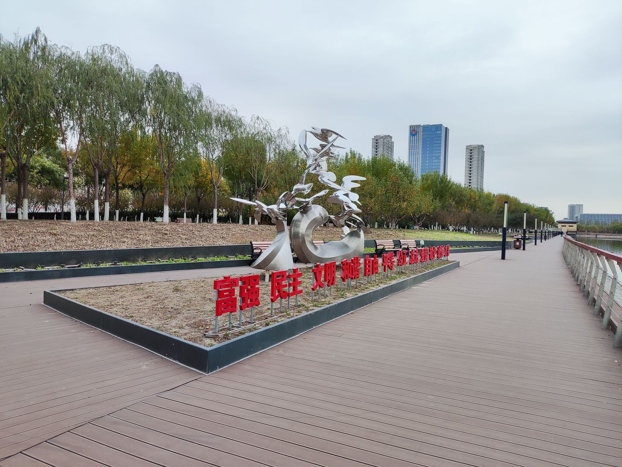 金海湖北岸滨水公园