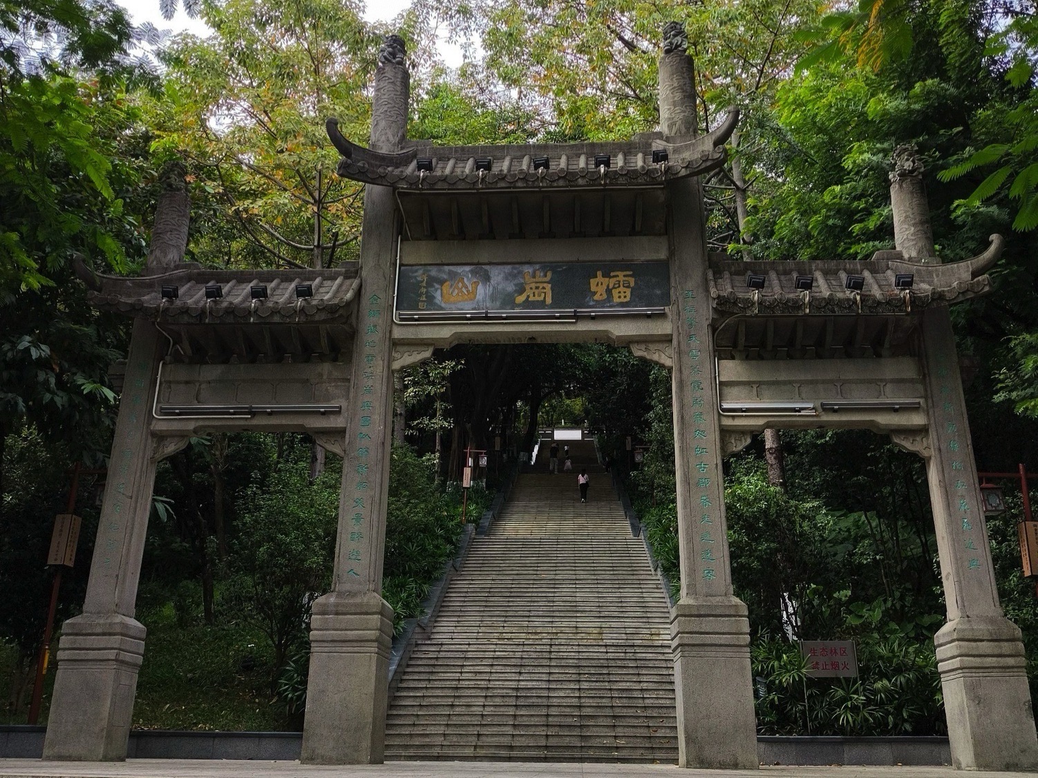 雷岗西约牌坊旅行图片 2