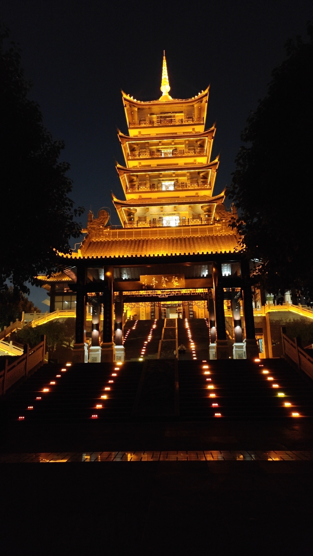 雷岗西约牌坊旅行图片 1