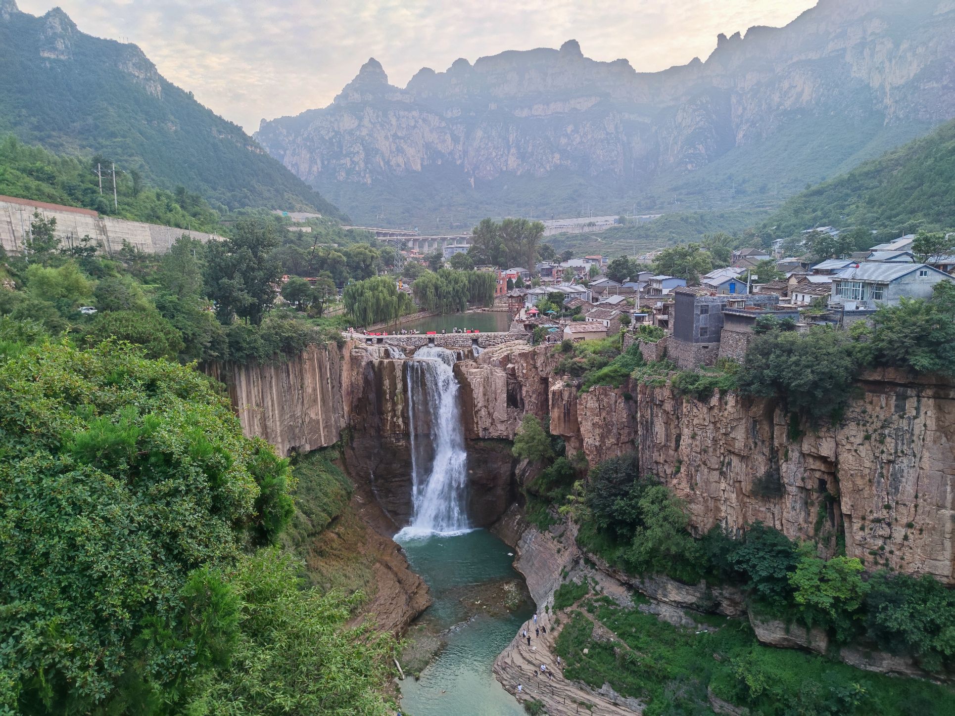 虹霓瀑布旅行图片 1
