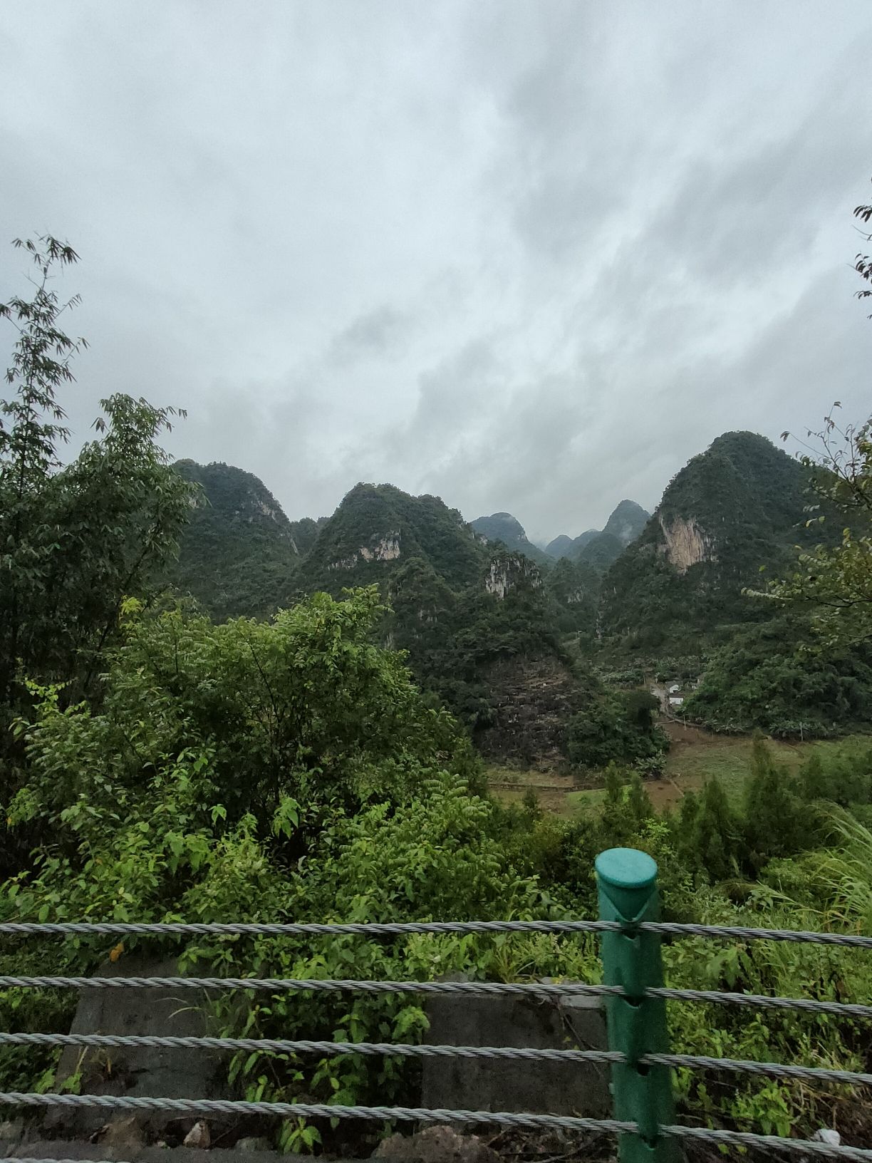 马岭河峡谷风景区-洋坪天坑观景点