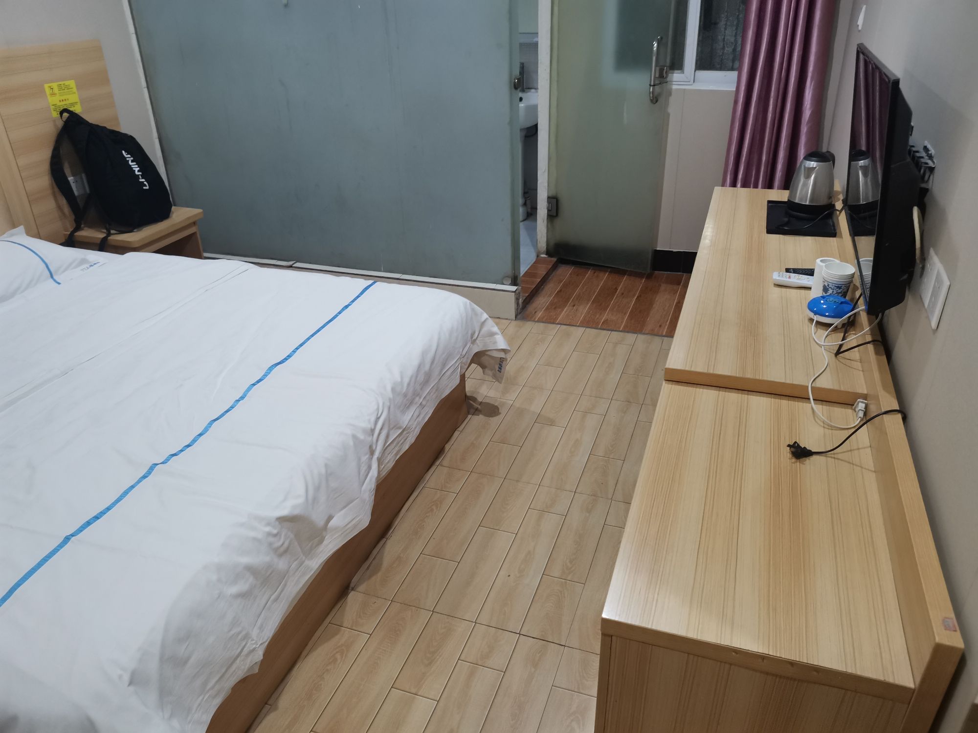 77连锁酒店(武汉汉口江滩店)