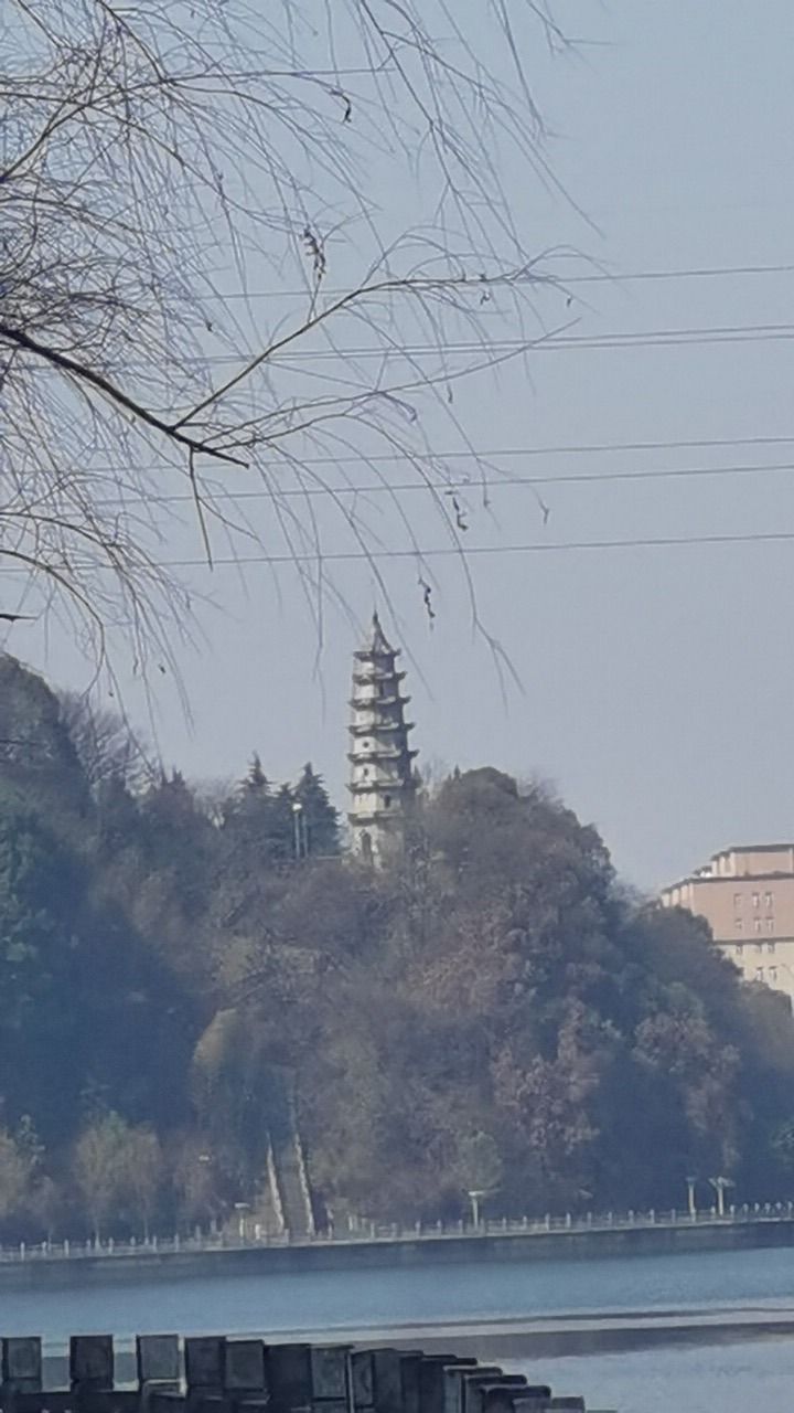 峨石宝塔