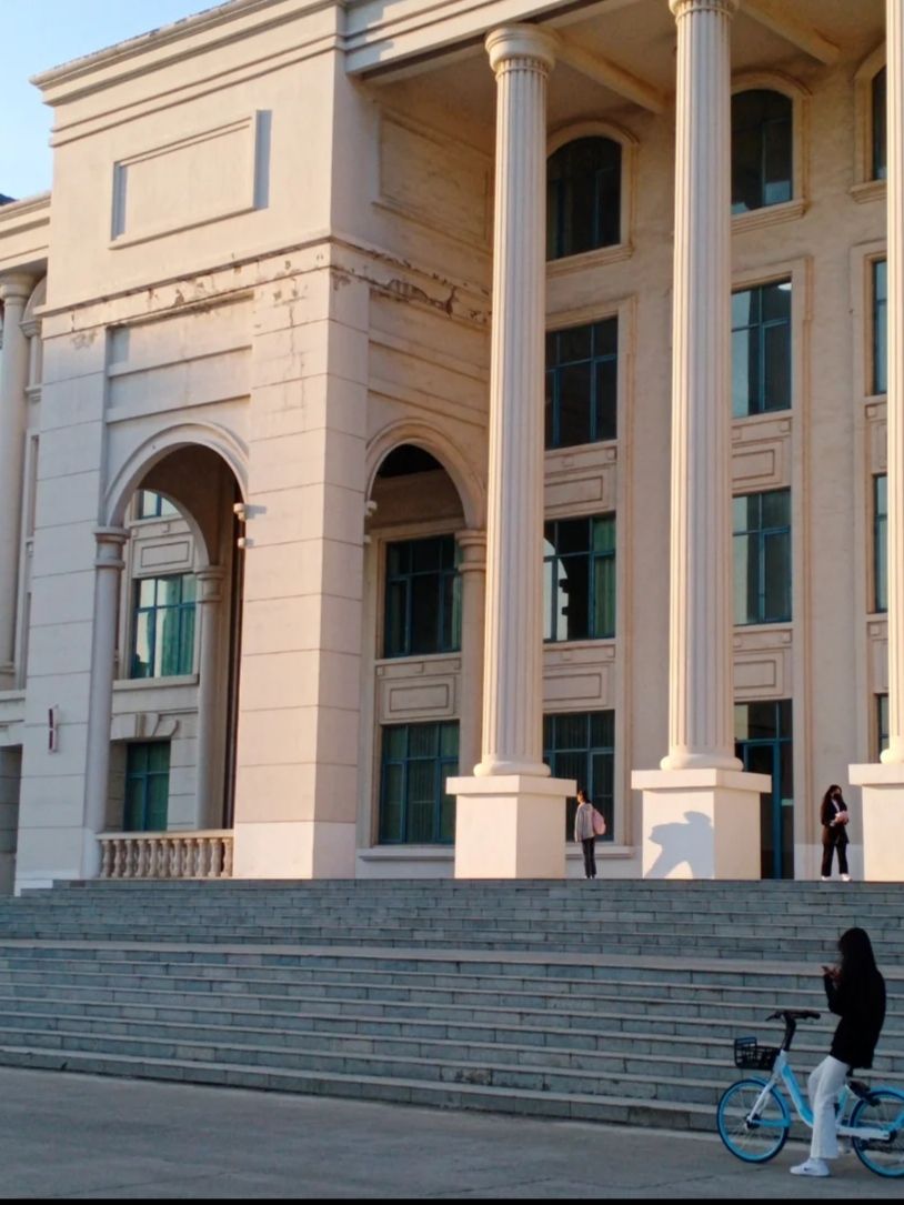 商丘师范学院1号教学楼