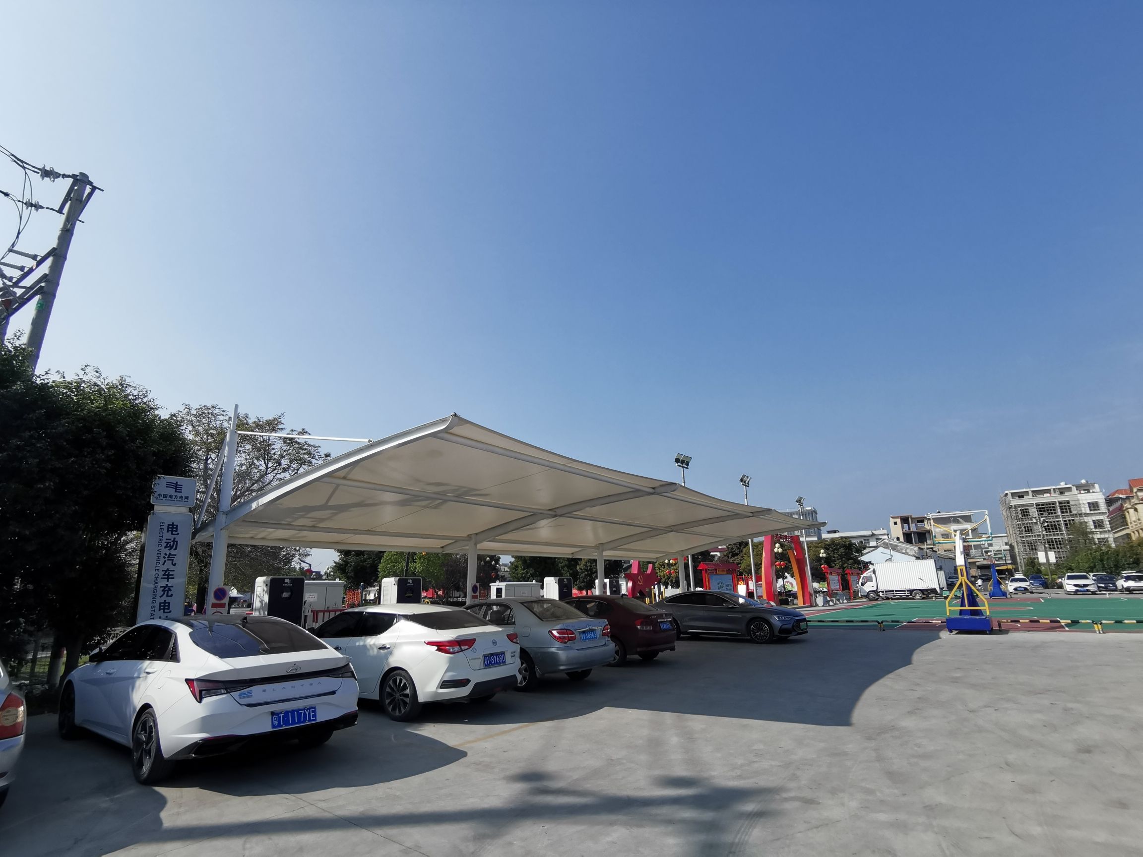红色主题公园旅行图片 3