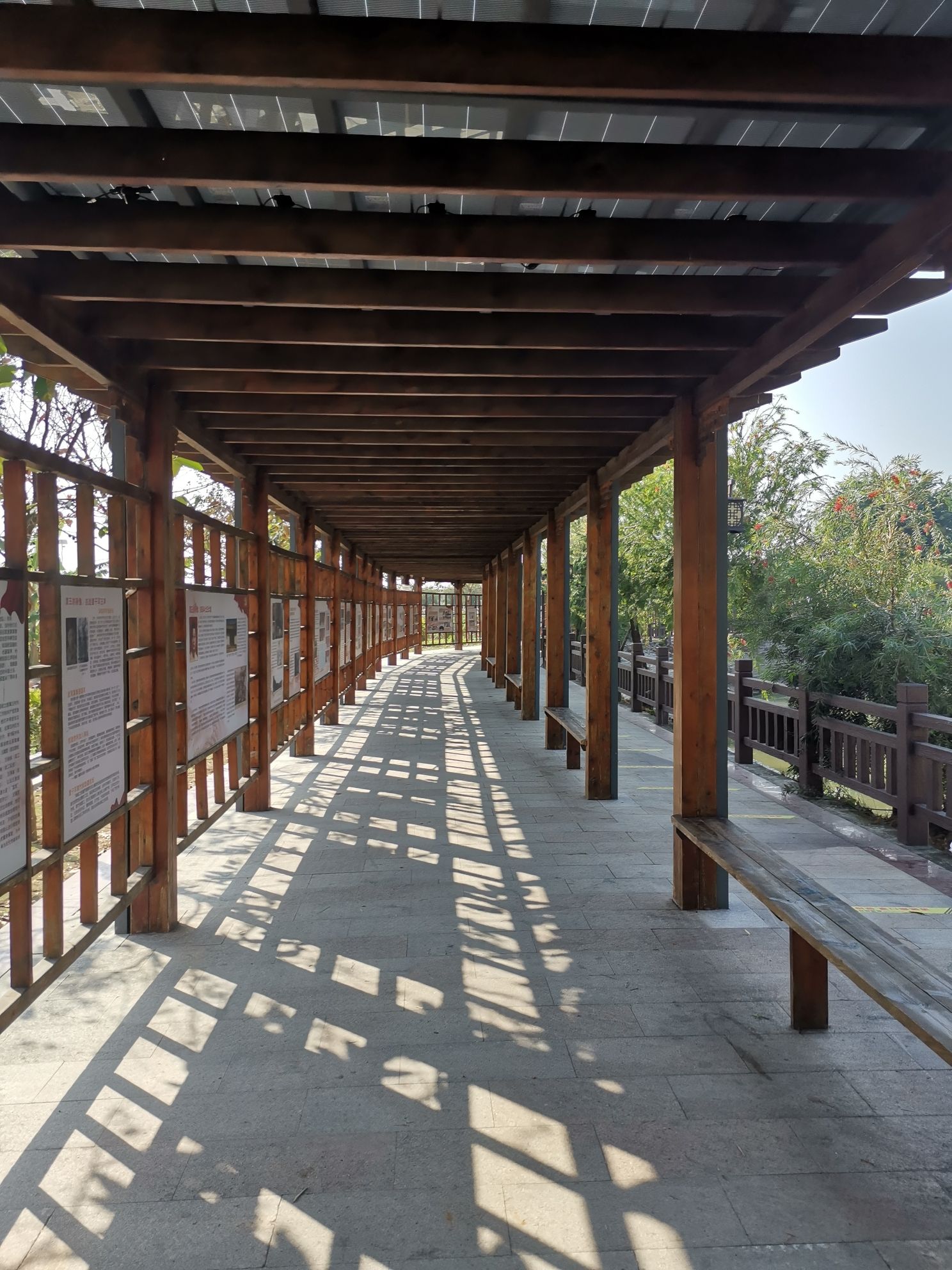 红色主题公园旅行图片 2