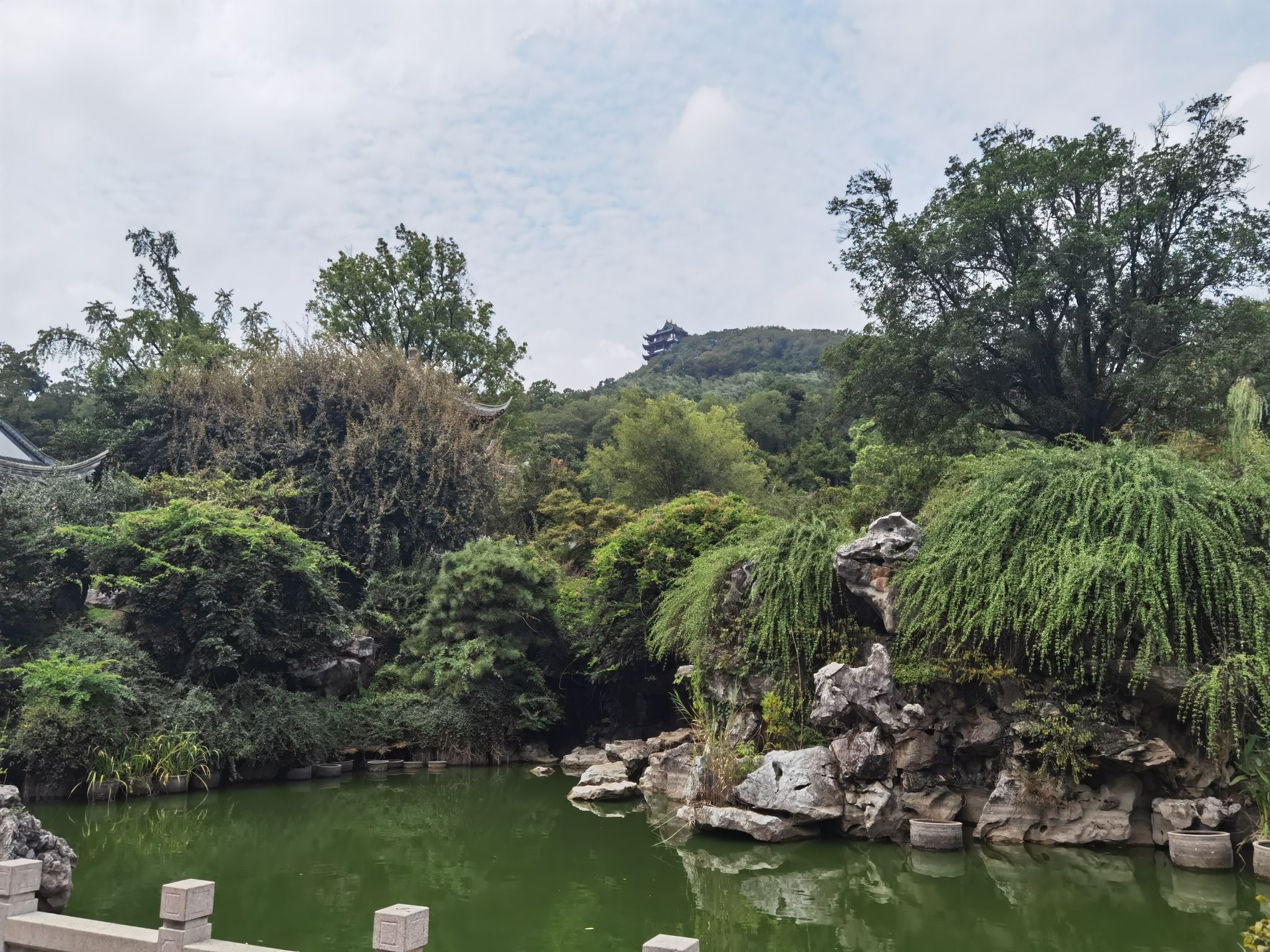 采石矶-唐诗人李白衣冠冢