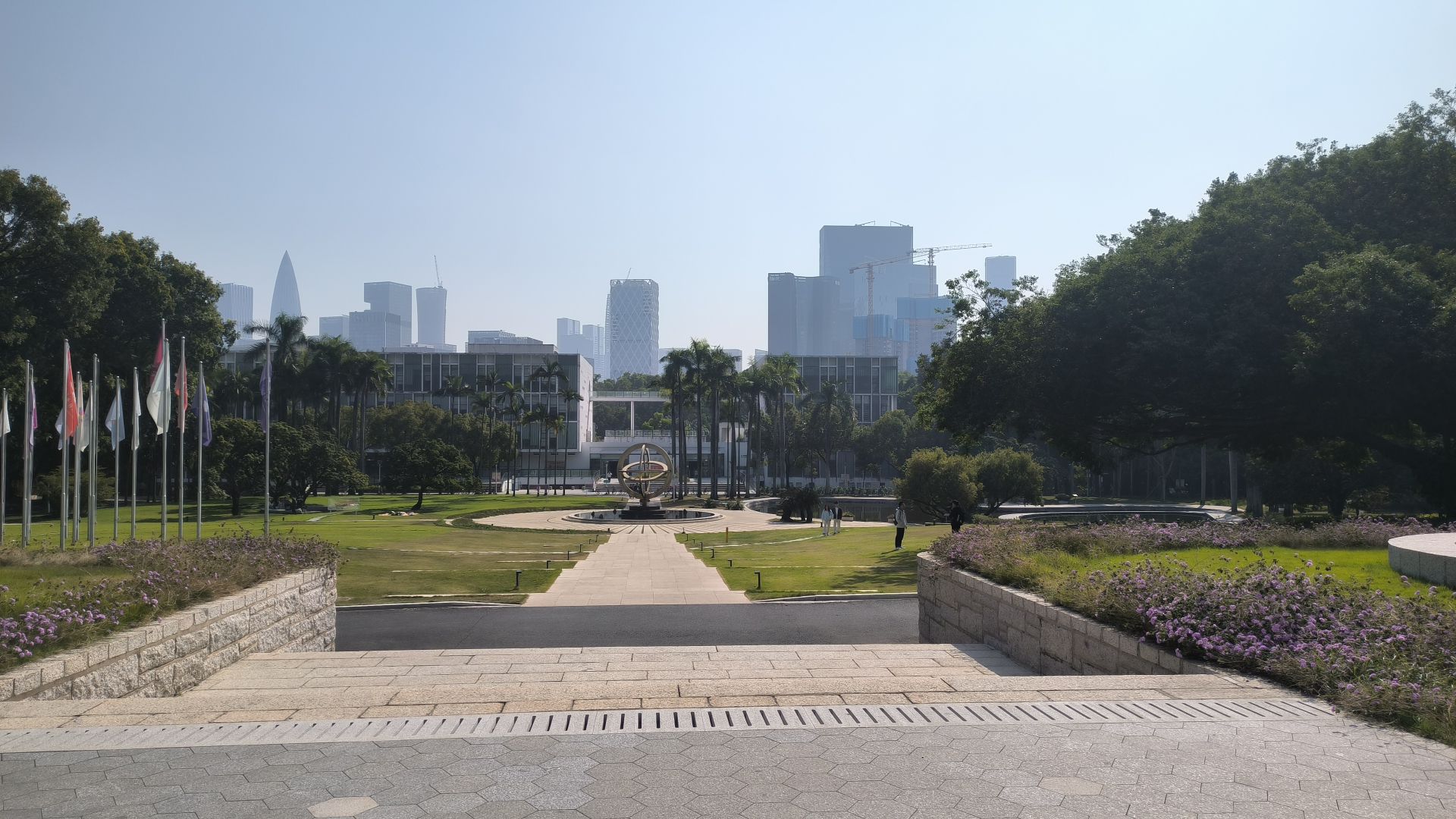 深圳大学天人广场