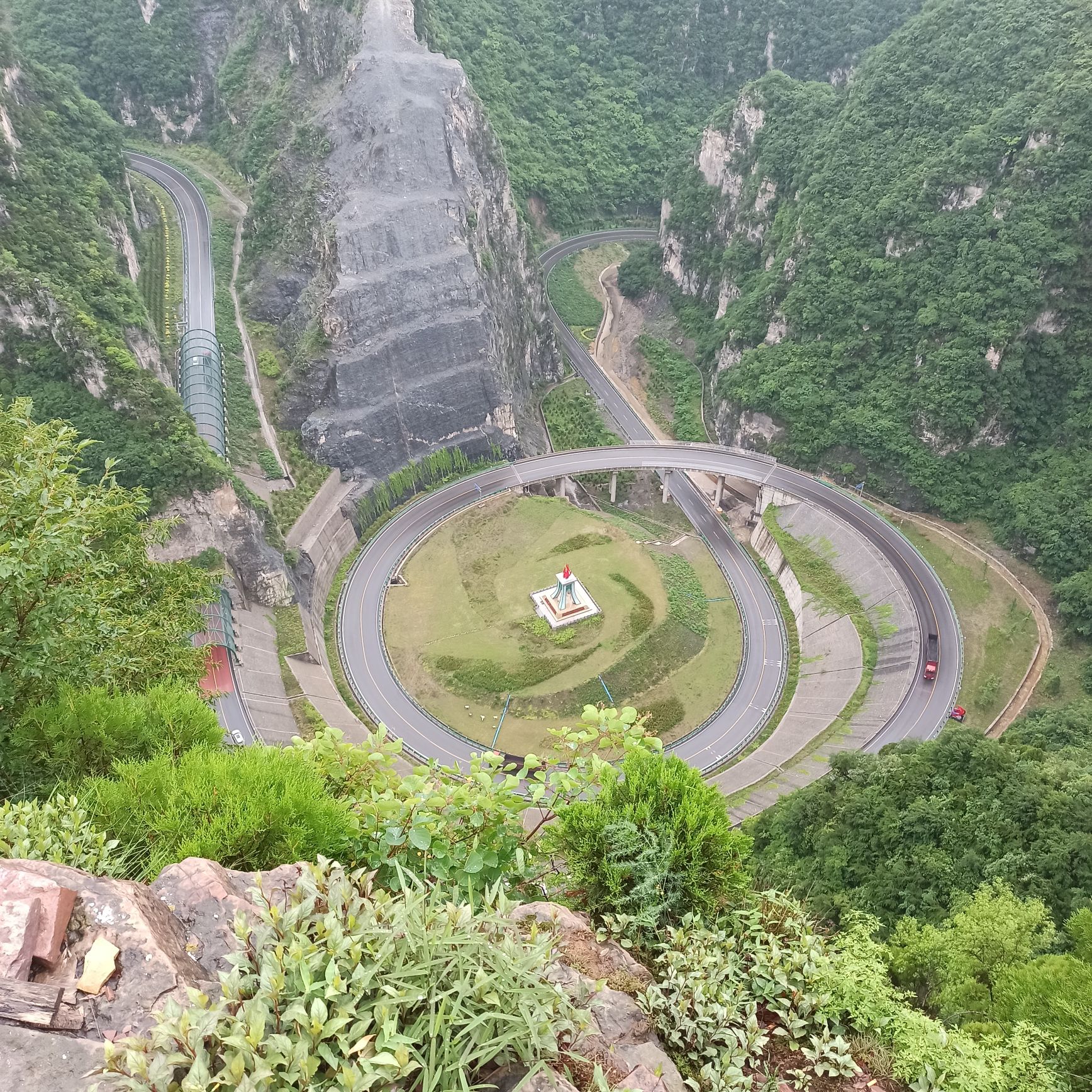 208国道螺旋公路观景台旅行图片 1
