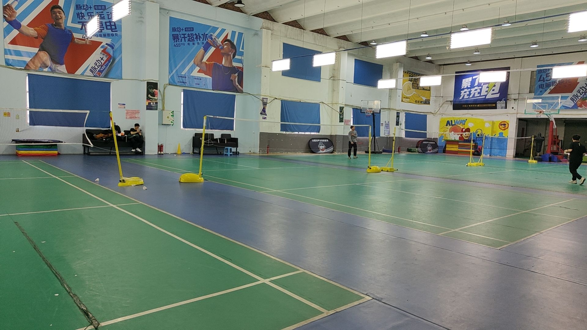 场地封面-胜克体育羽毛球馆