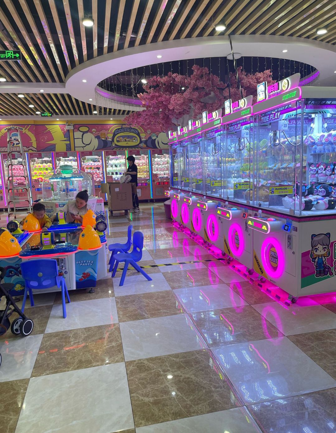 慢车道·欢聚中心(天虹店)