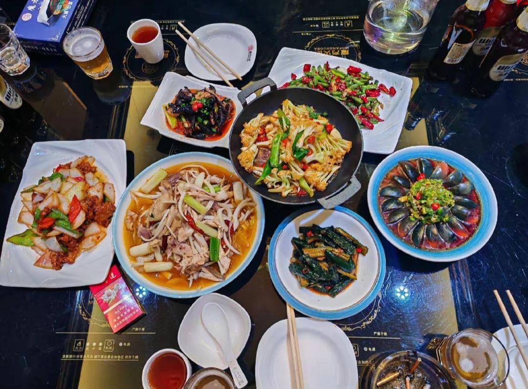 库尔勒市魔方火吧聚会餐厅(天汇广源新寓店)