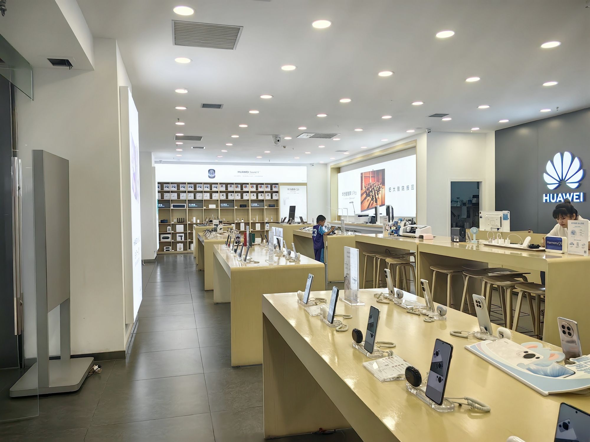 华为授权体验店(库尔勒新汇嘉)