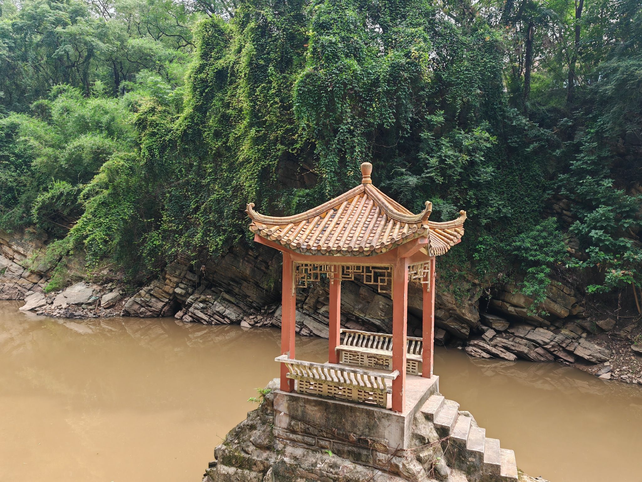 峭壁飞泉旅行图片 3