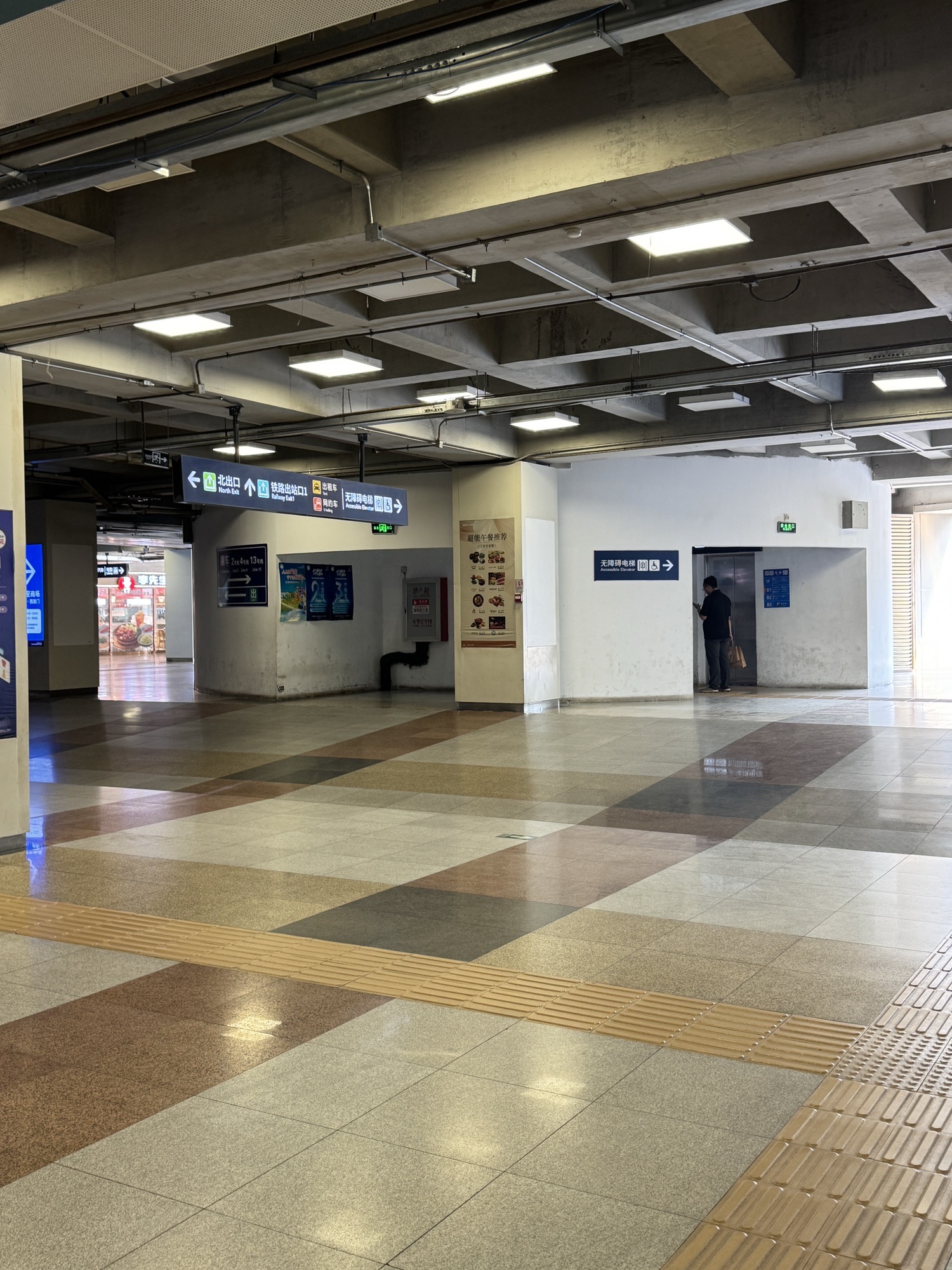 北京北站地下停车场